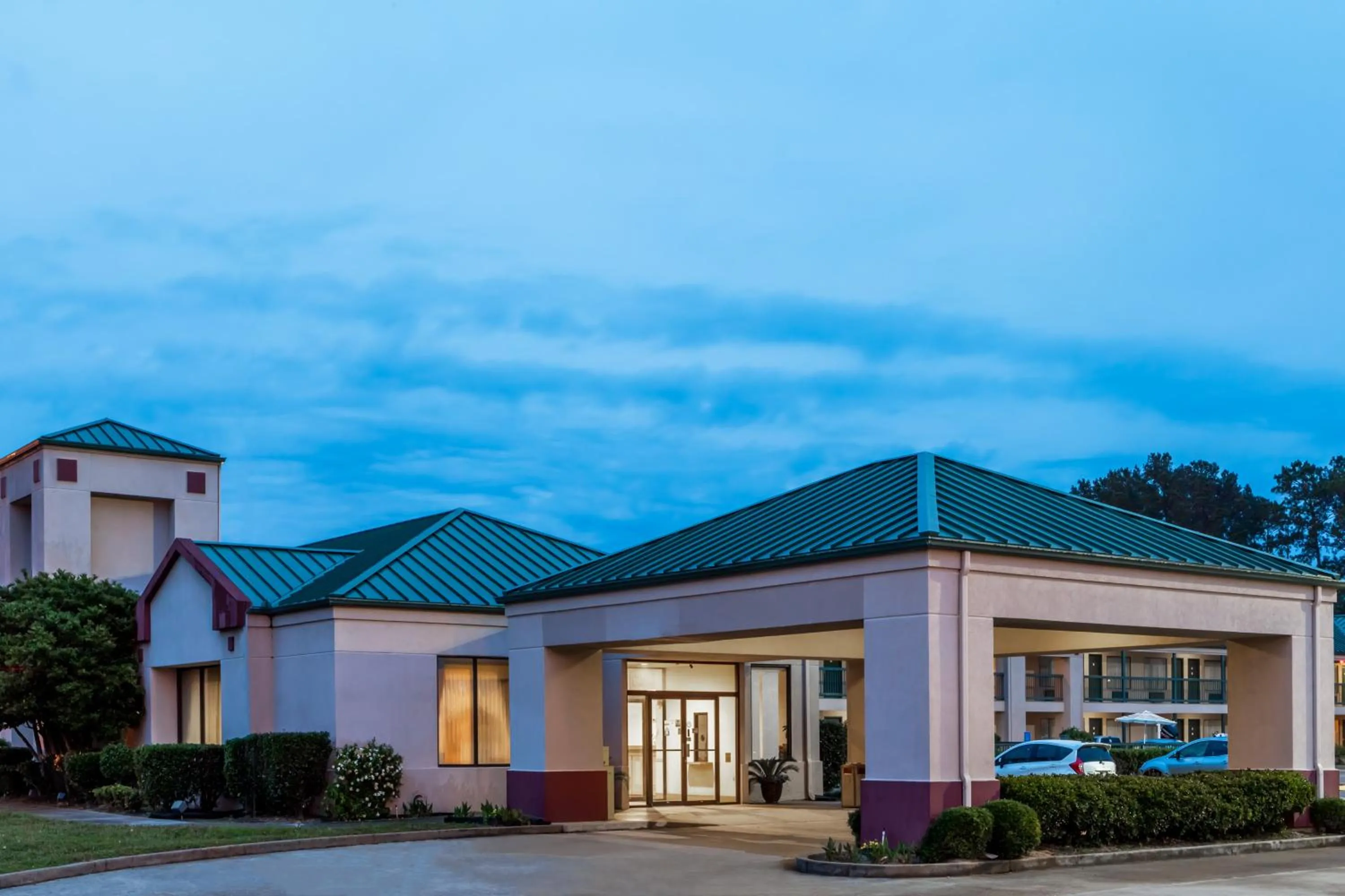 Property building in Super 8 by Wyndham Jasper TX