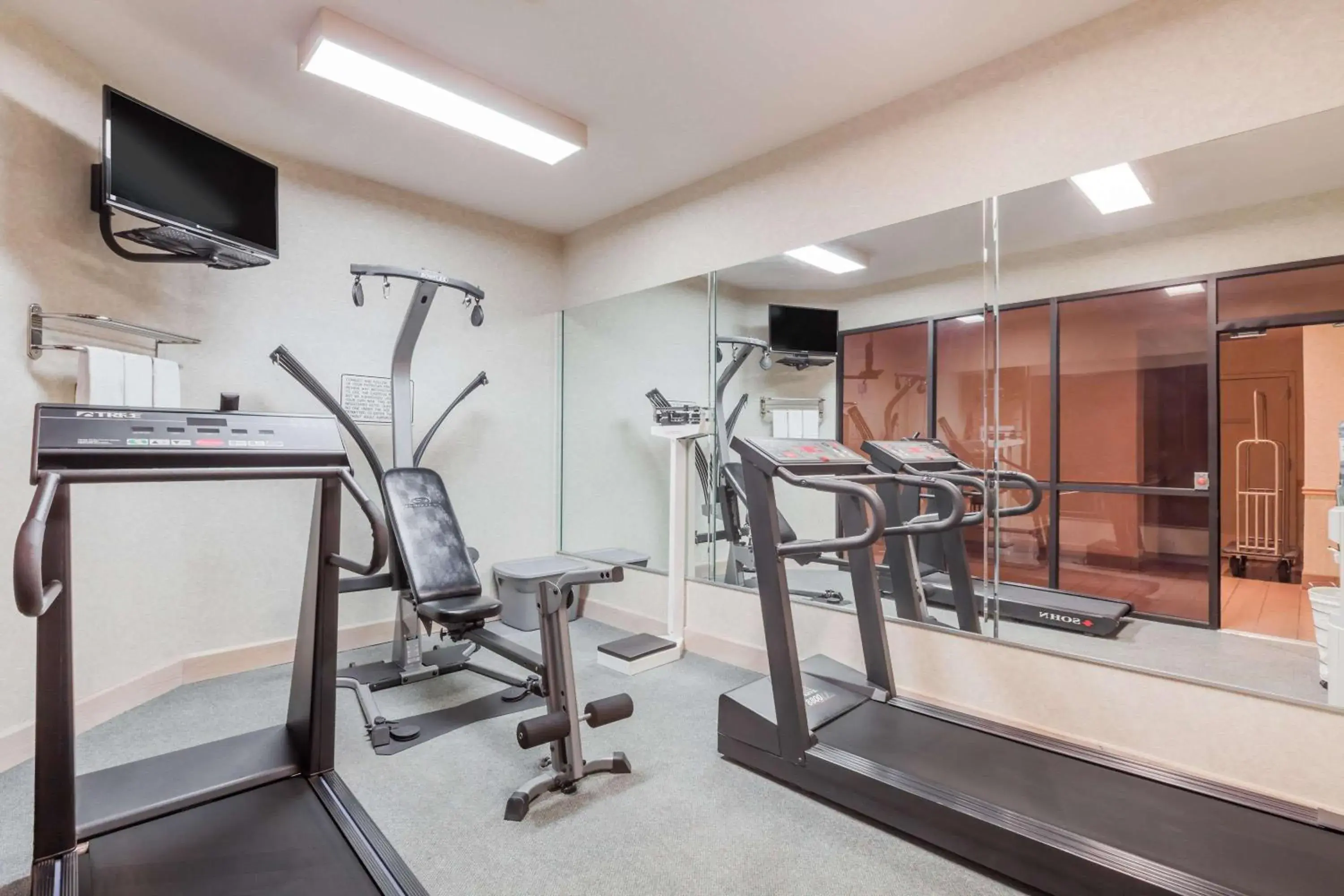 Fitness centre/facilities in Super 8 by Wyndham Jasper TX Fitness centre/facilities in Super 8 by Wyndham Jasper TX