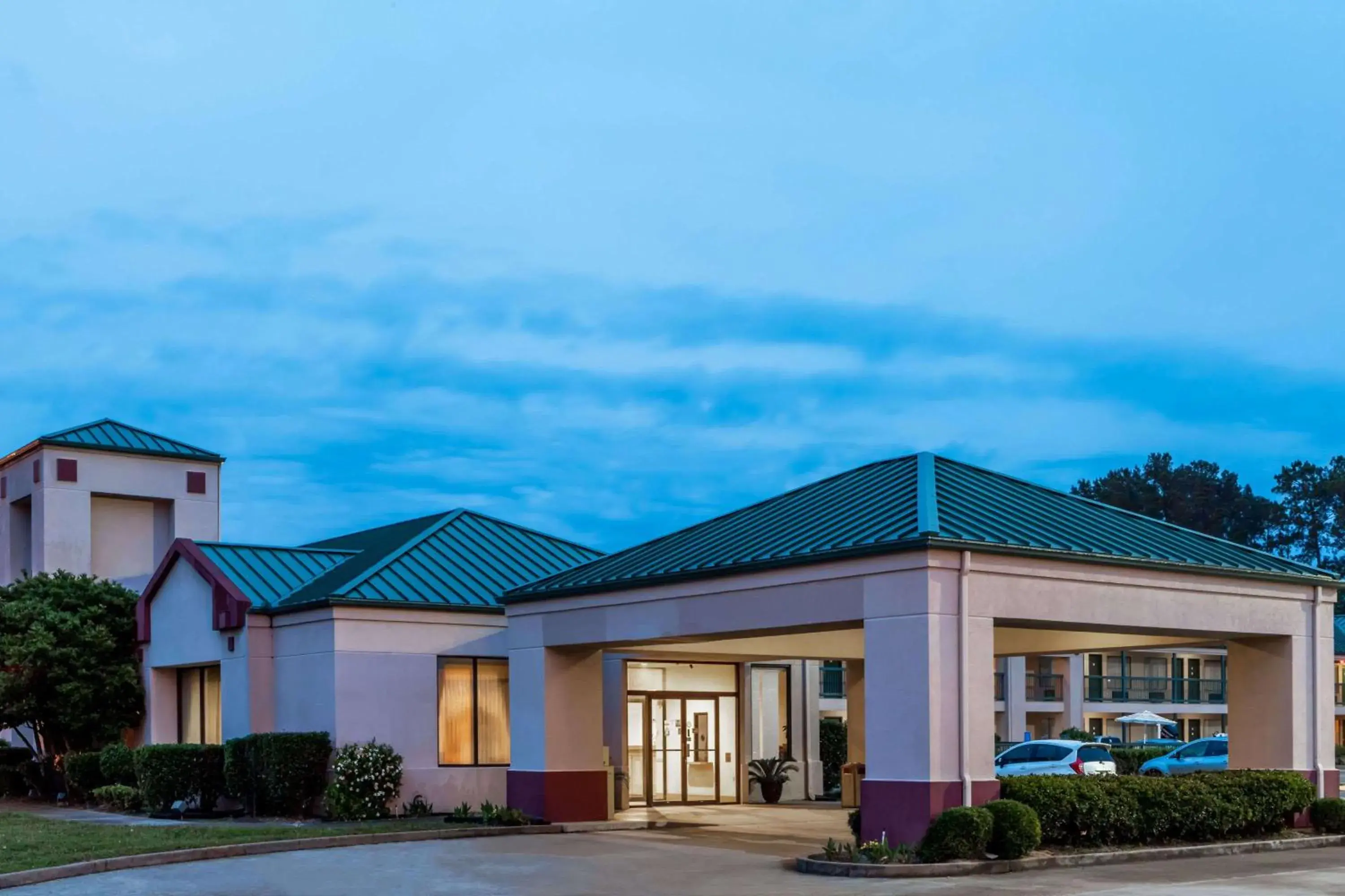 Property building in Super 8 by Wyndham Jasper TX Property building in Super 8 by Wyndham Jasper TX