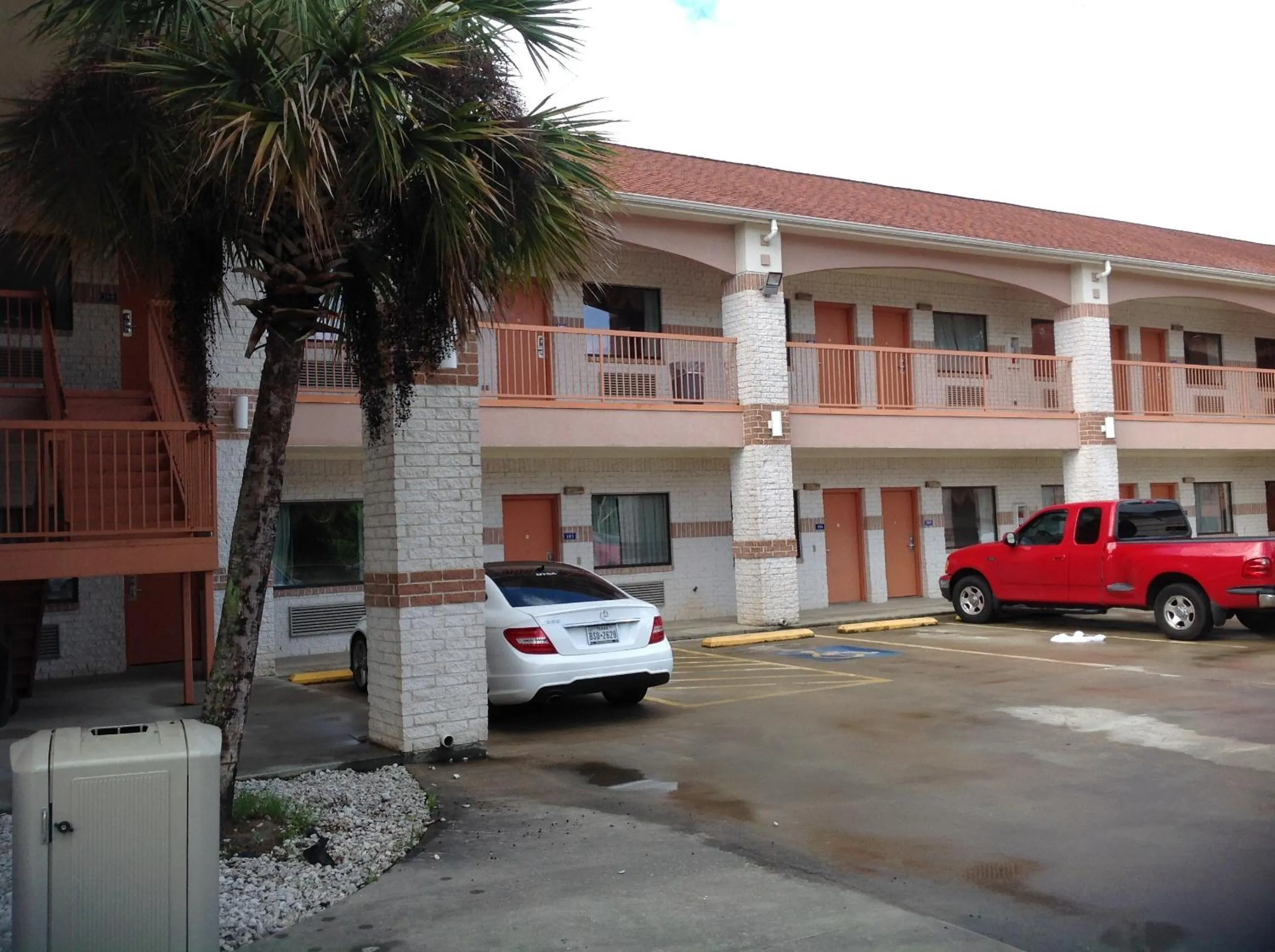 Executive Inn & Suites