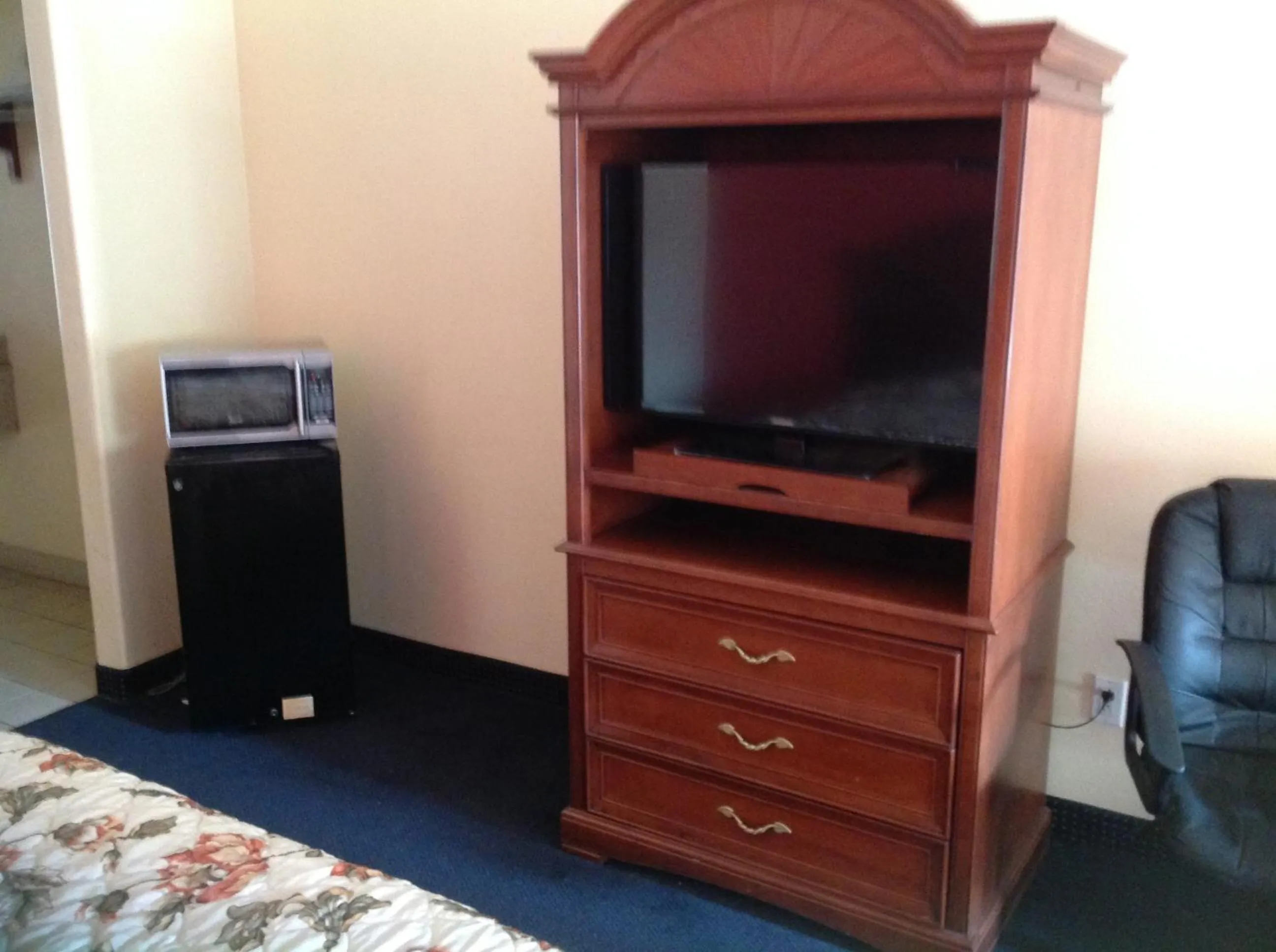 Executive Inn & Suites