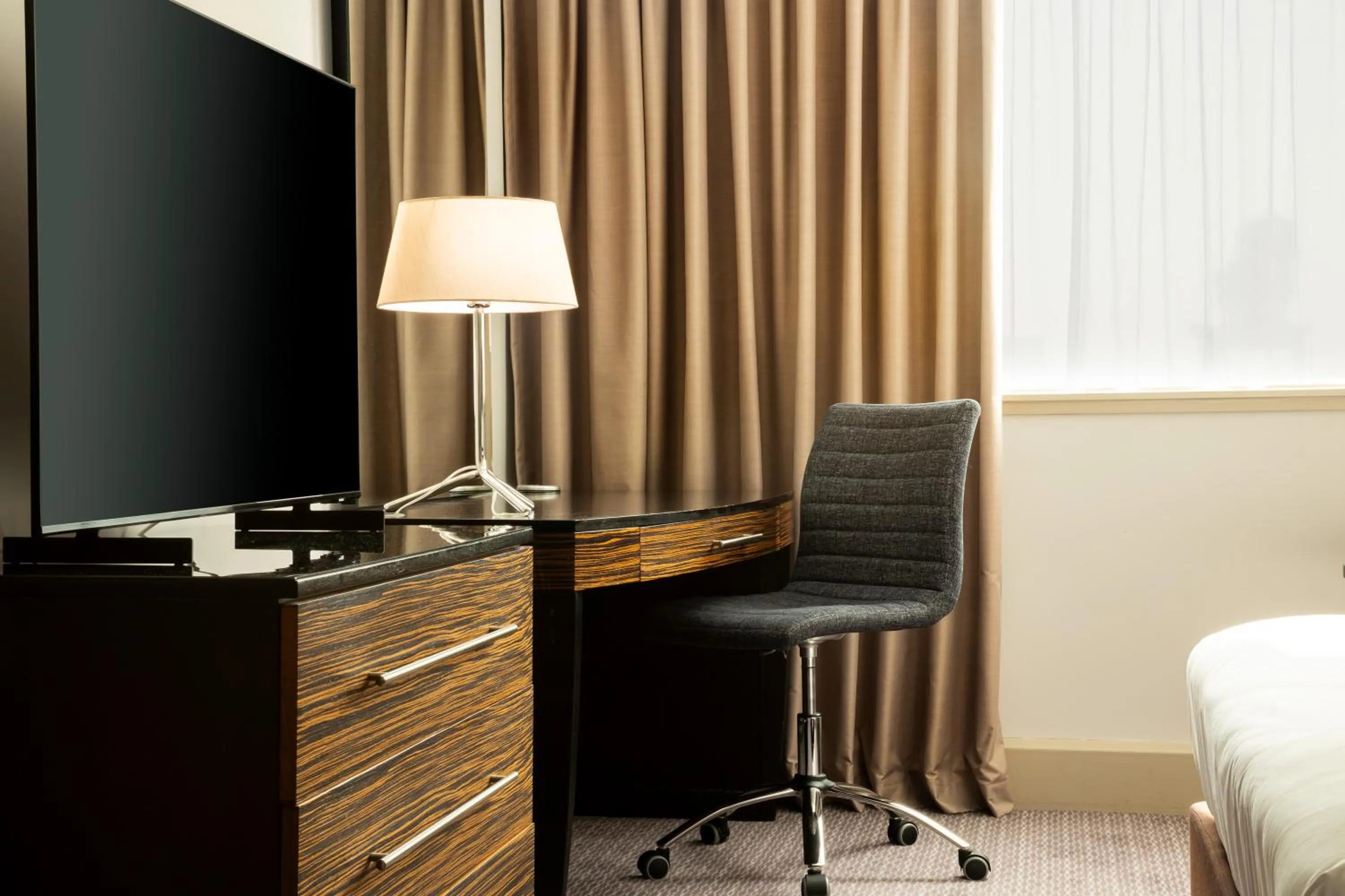TV and multimedia in Crowne Plaza Glasgow by IHG