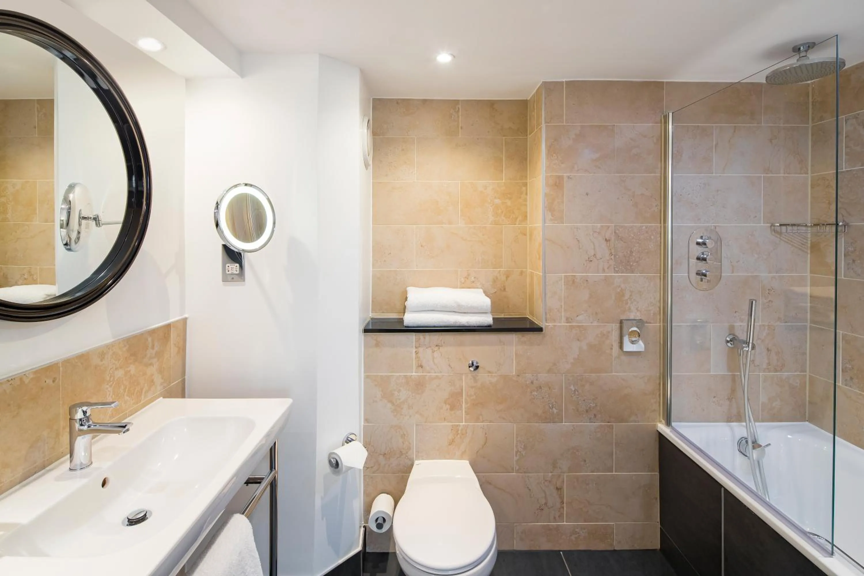 Toilet in Crowne Plaza Glasgow by IHG