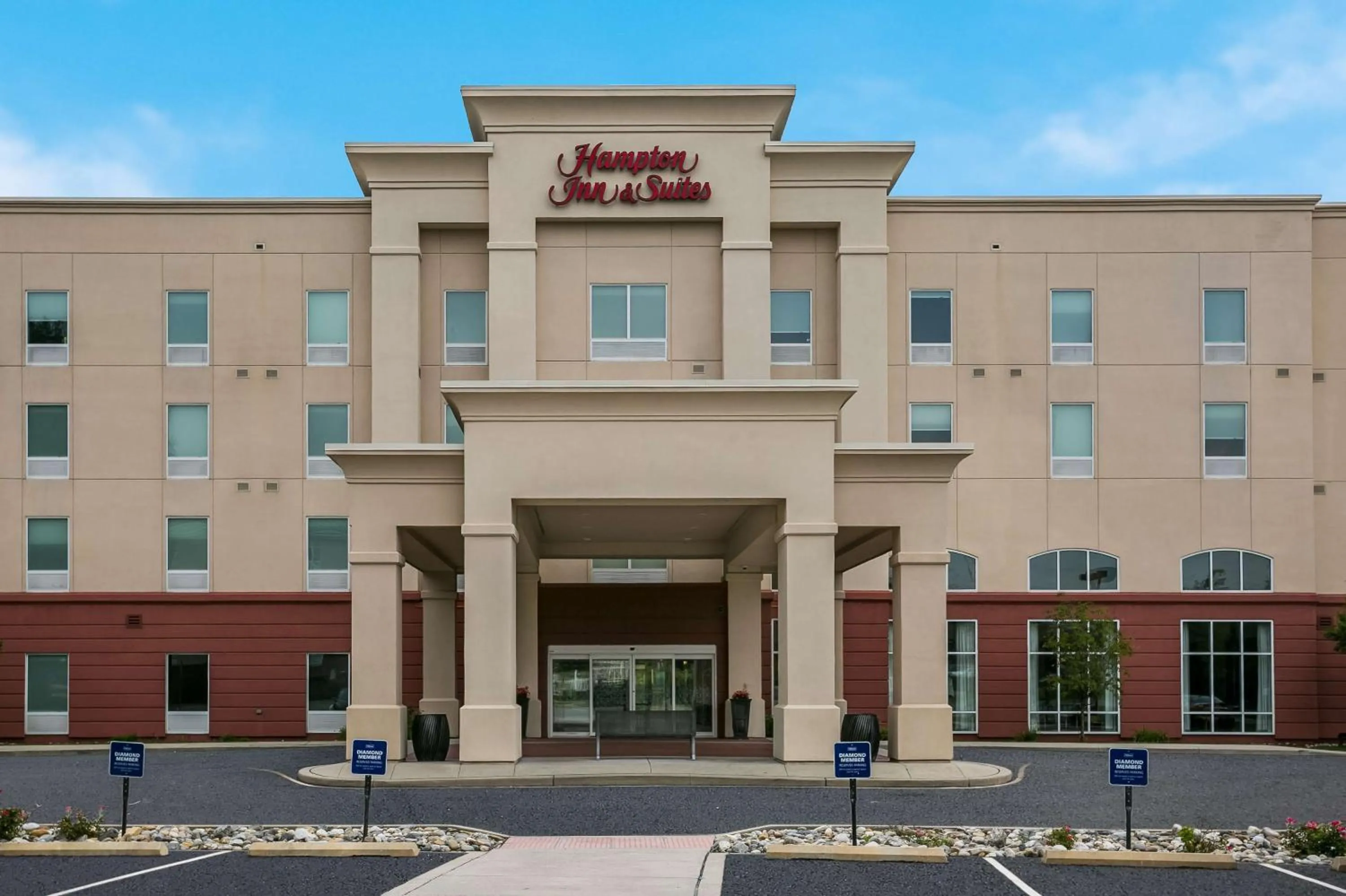 Property building in Hampton Inn & Suites Wilmington Christiana