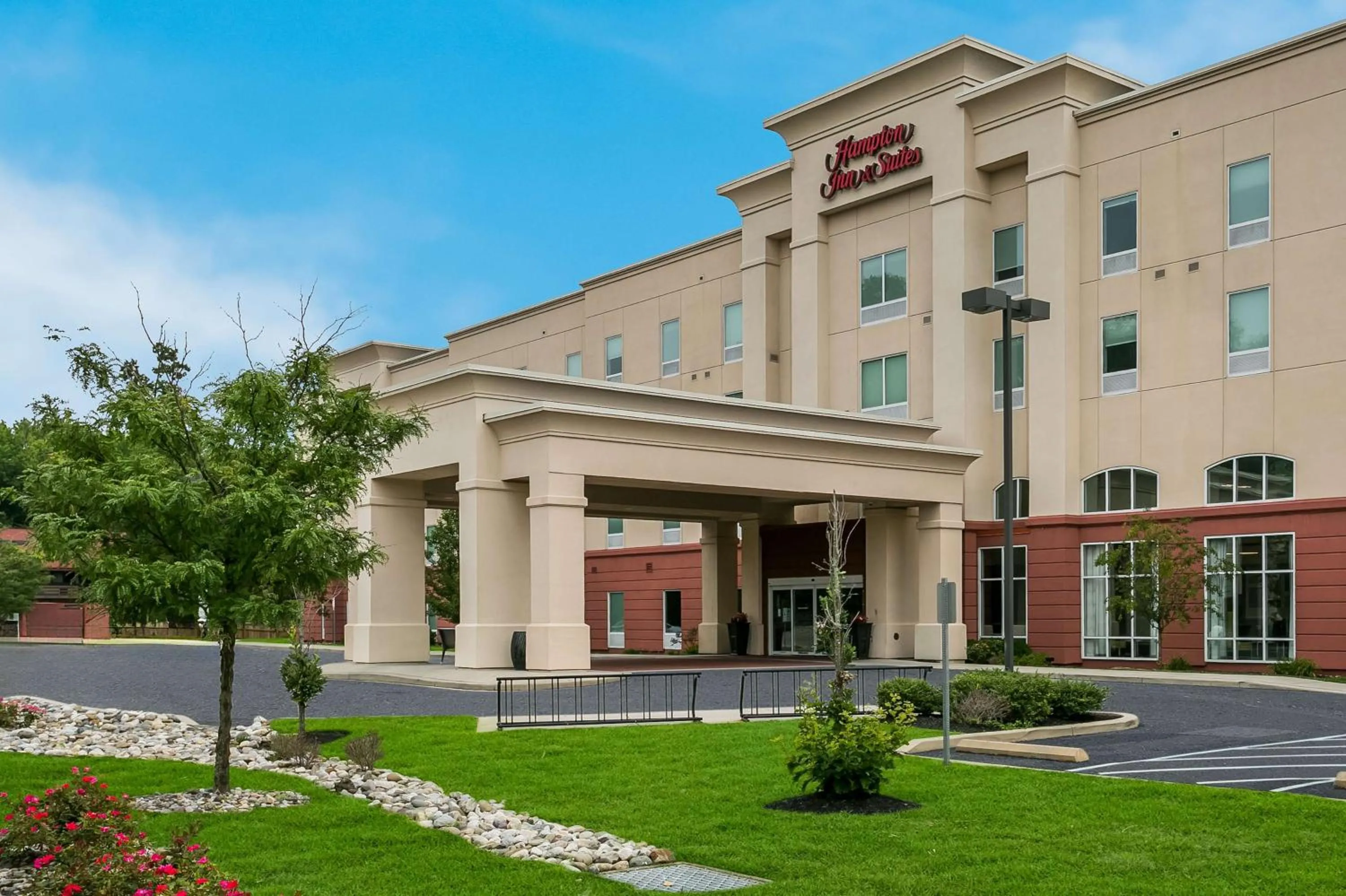 Property building in Hampton Inn & Suites Wilmington Christiana