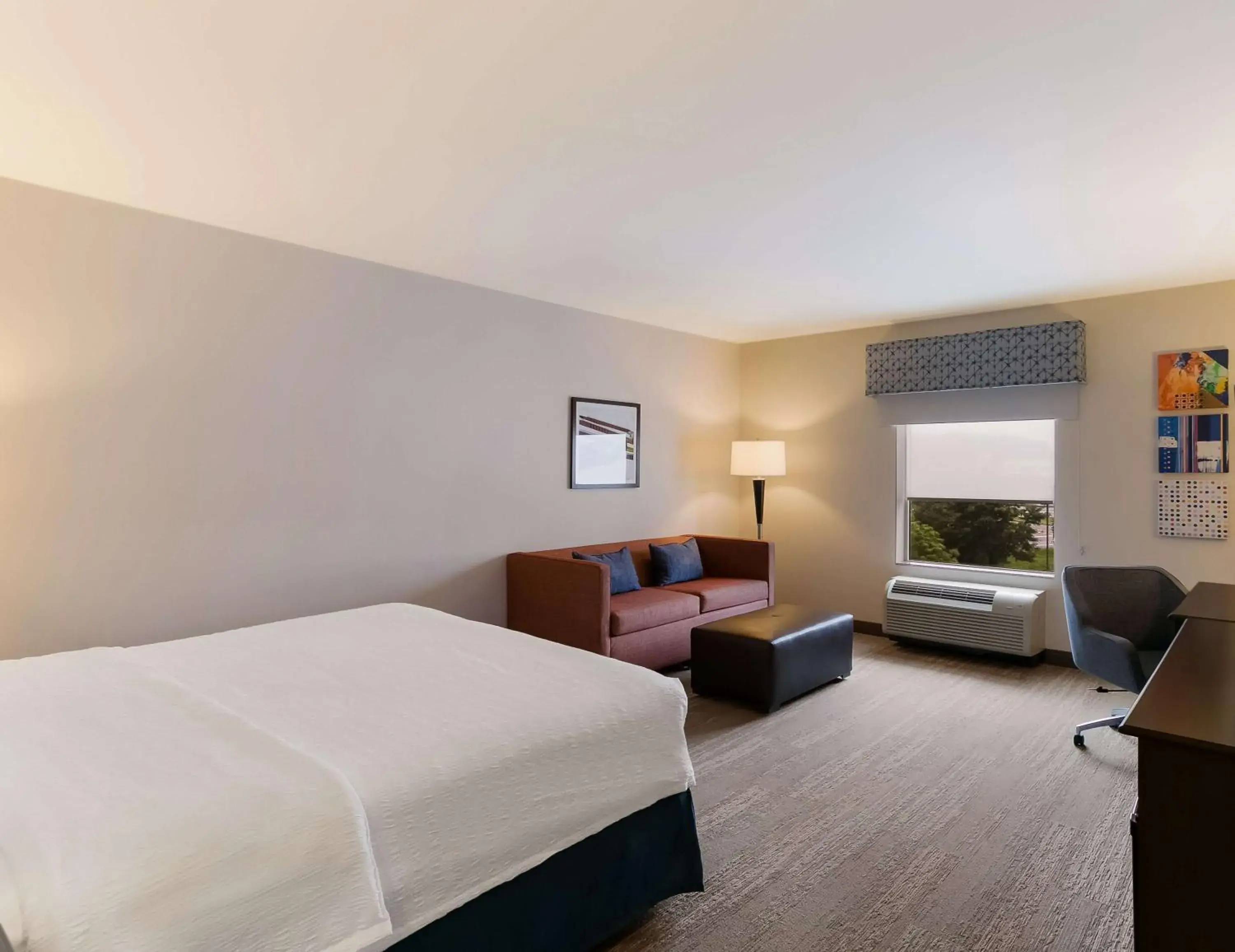 King Room with Sofa Bed - Non-Smoking in Hampton Inn & Suites Wilmington Christiana King Room with Sofa Bed - Non-Smoking in Hampton Inn & Suites Wilmington Christiana