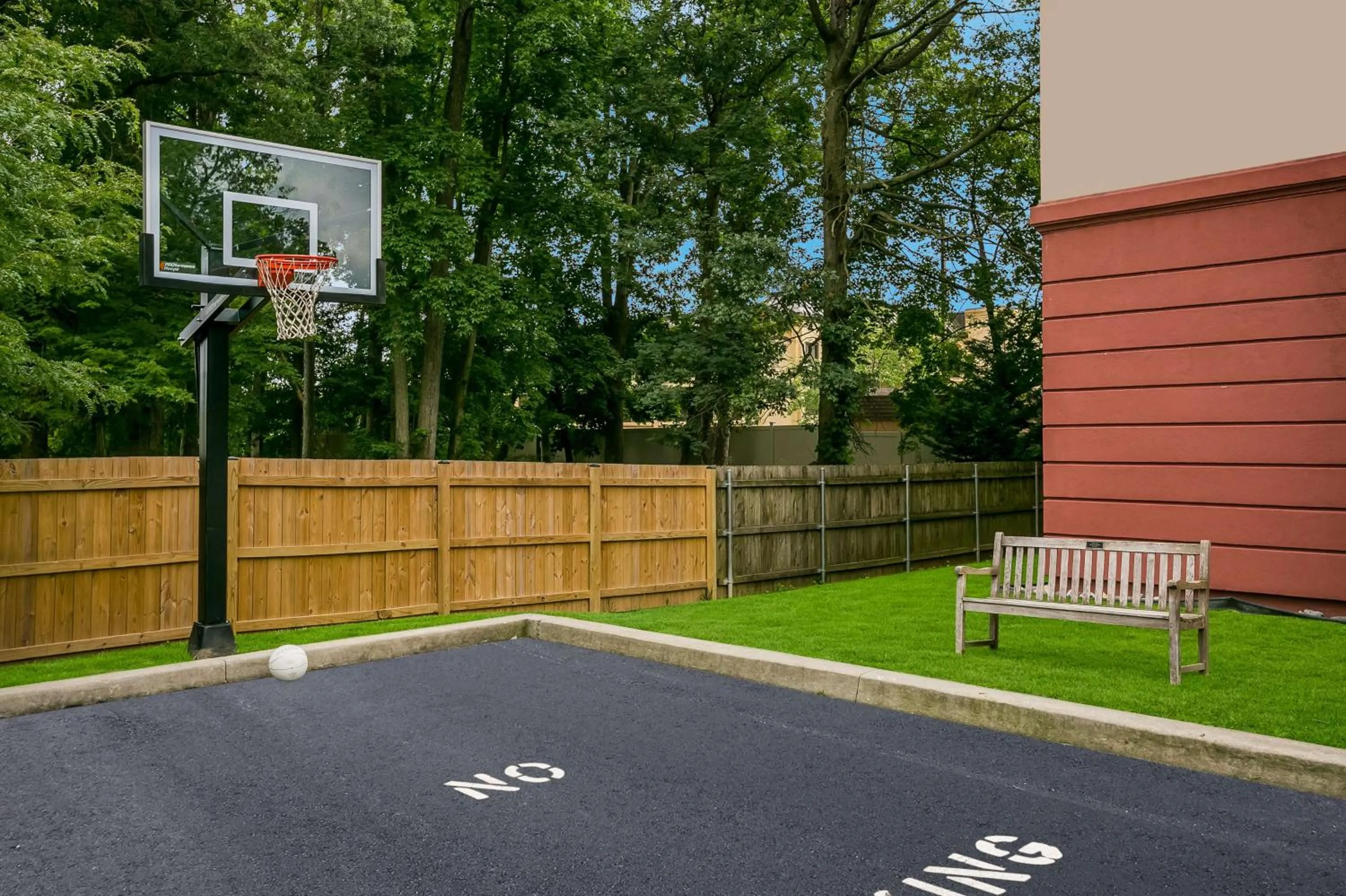 Sports in Hampton Inn & Suites Wilmington Christiana