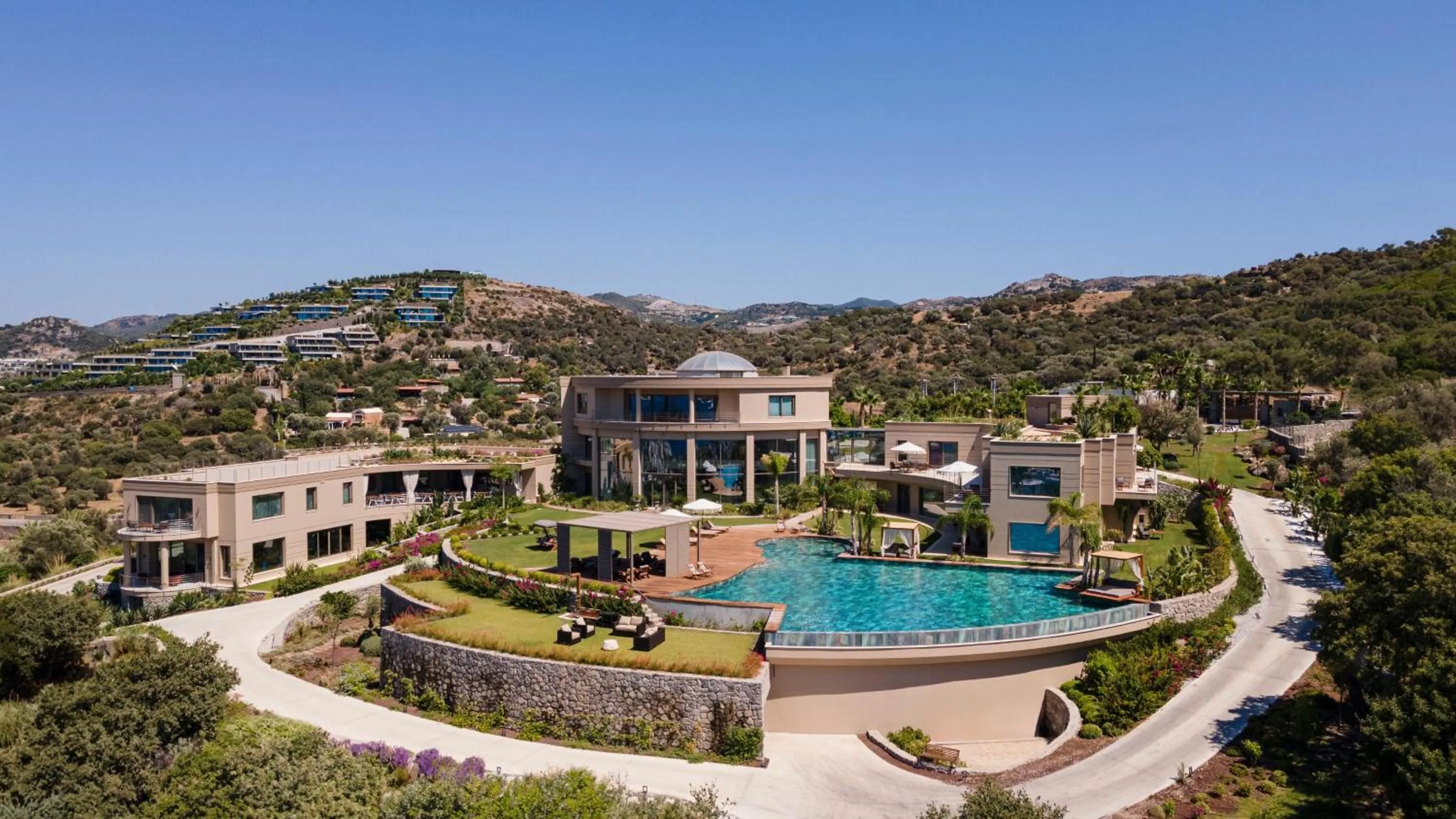 Property building in Ailla Yalıkavak