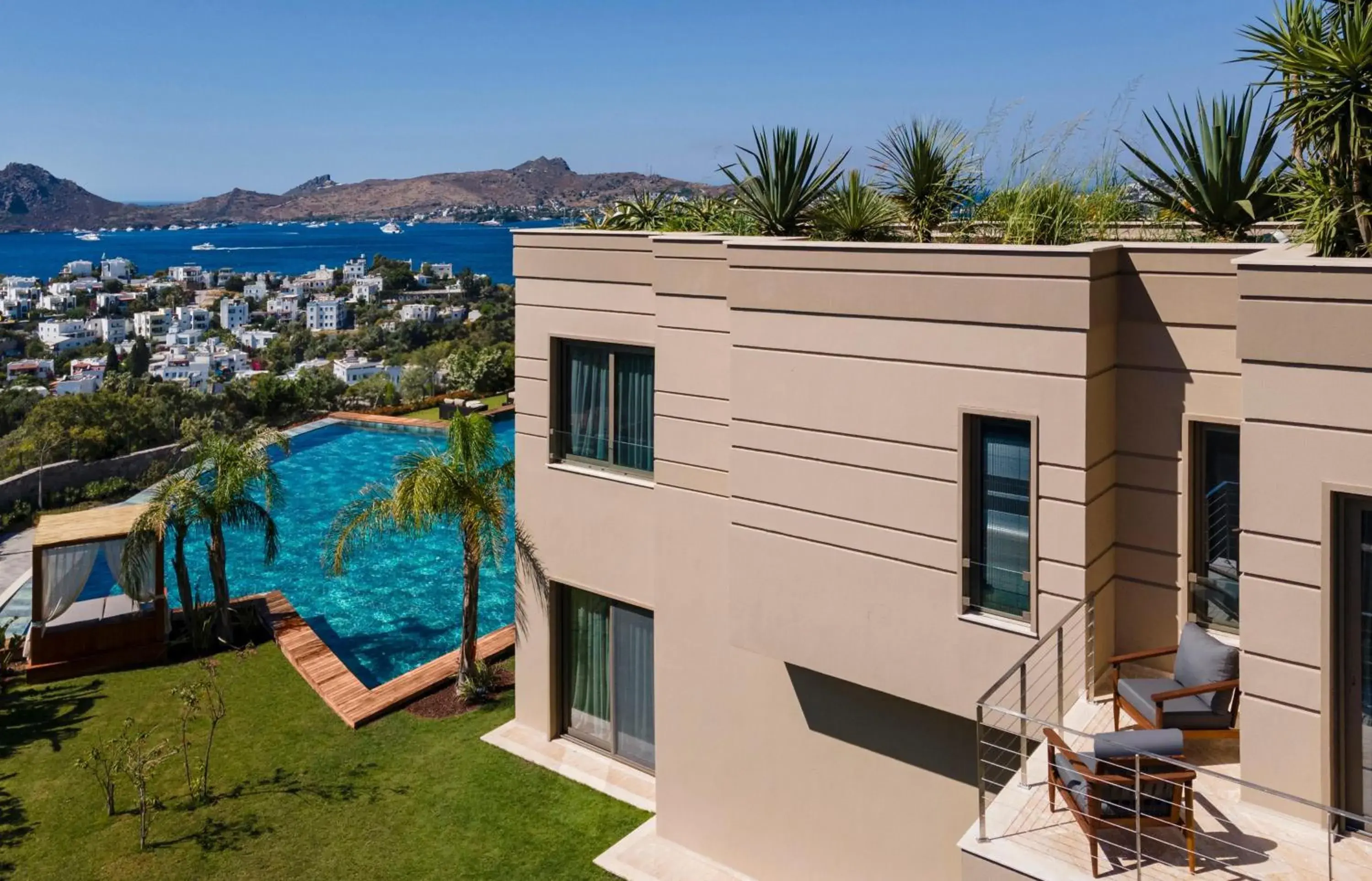 Property building in Ailla Yalıkavak Property building in Ailla Yalıkavak