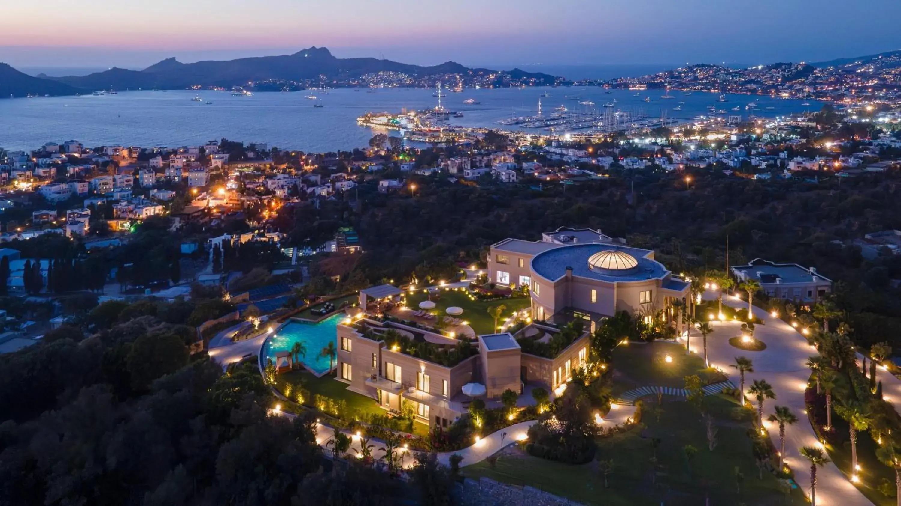 Property building in Ailla Yalıkavak Property building in Ailla Yalıkavak