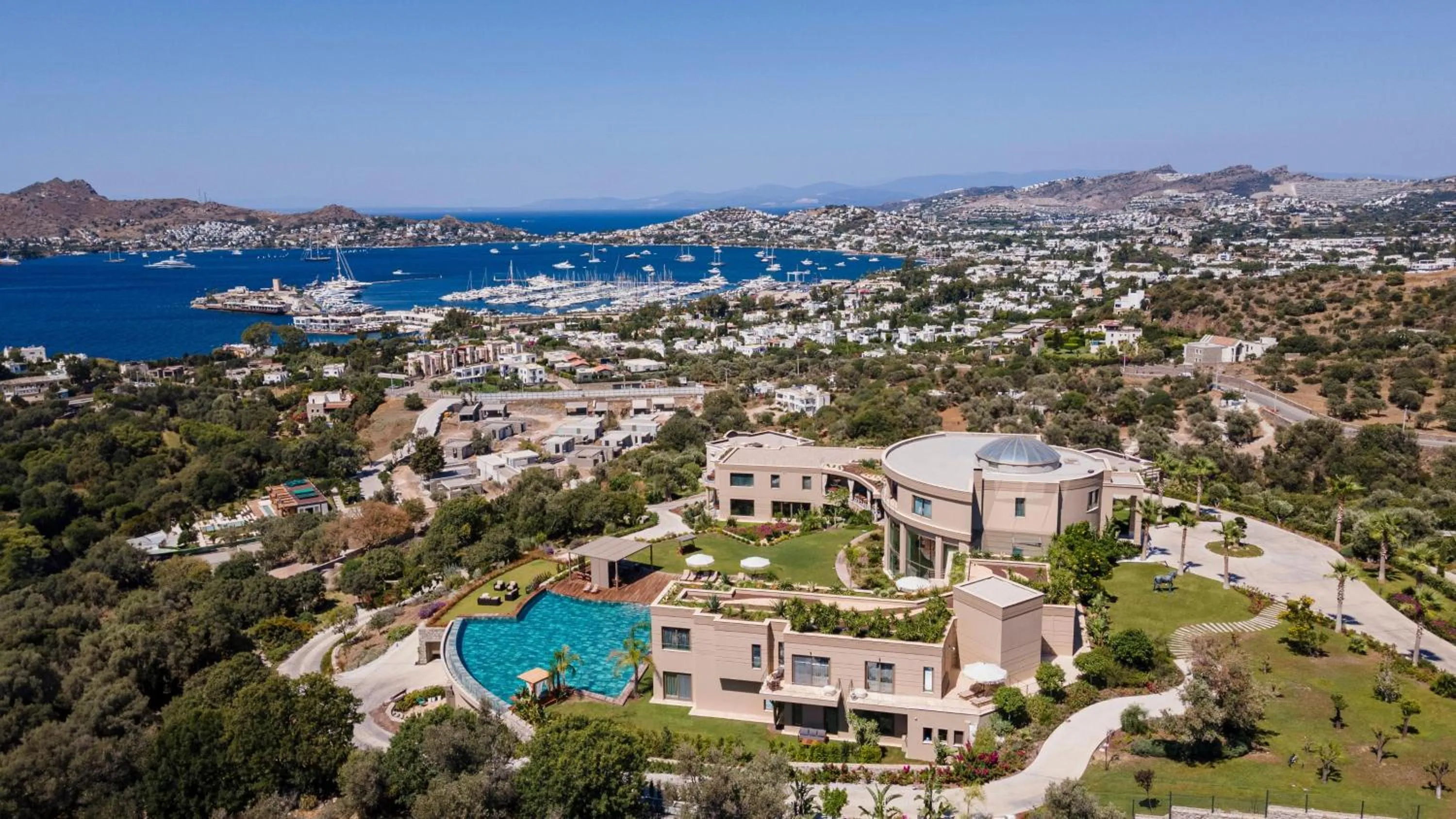 Property building in Ailla Yalıkavak