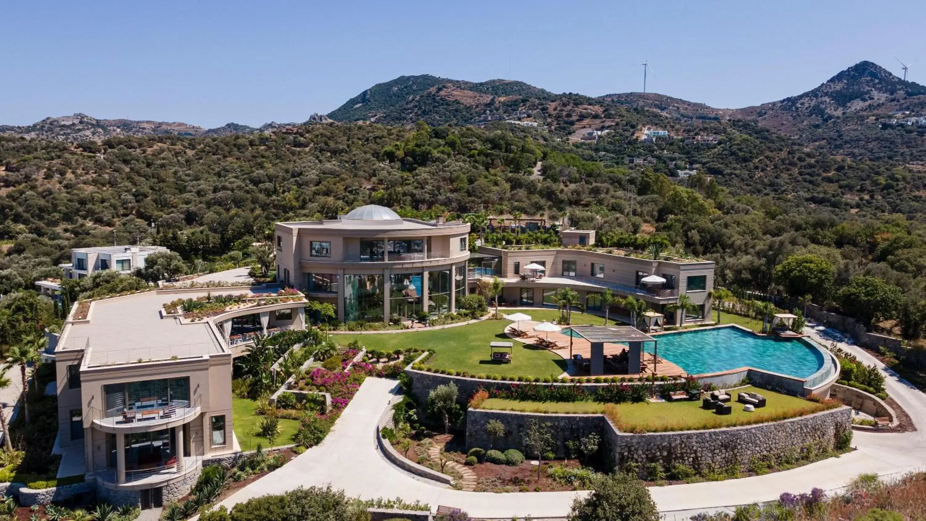 Property building in Ailla Yalıkavak Property building in Ailla Yalıkavak