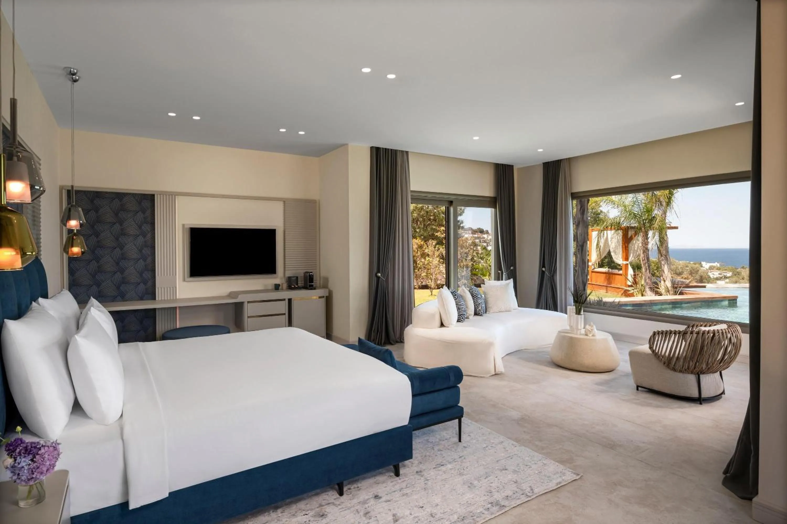 Photo of the whole room, Bed in Ailla Yalıkavak