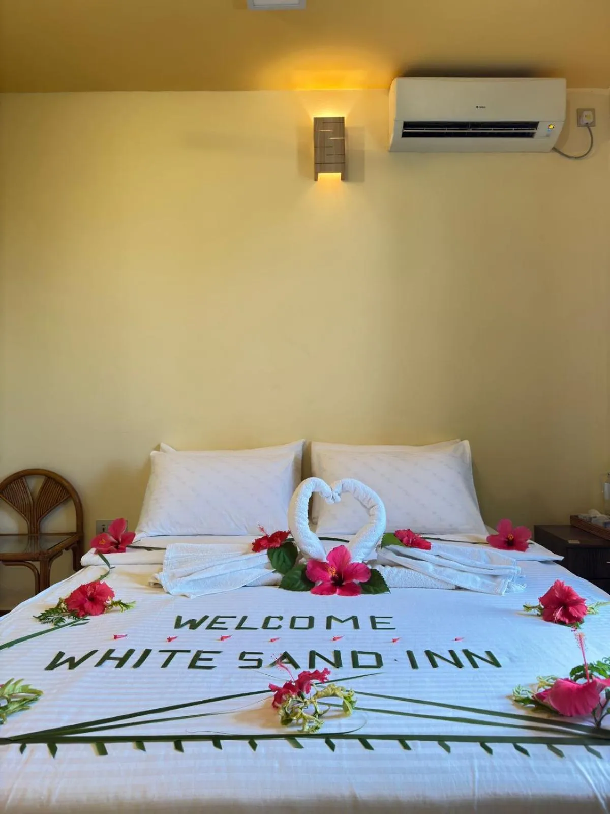 Bedroom, Bed in White Sand Inn