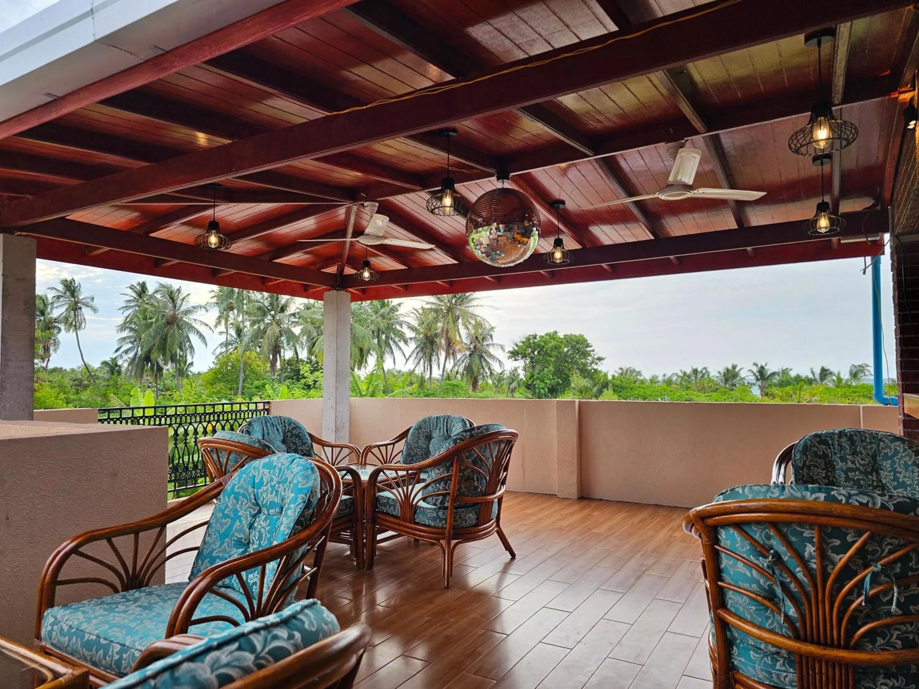 Seating area in White Sand Inn