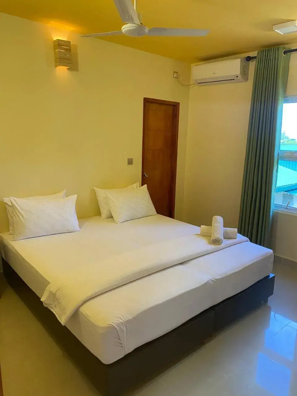 Photo of the whole room, Bed in White Sand Inn Photo of the whole room, Bed in White Sand Inn