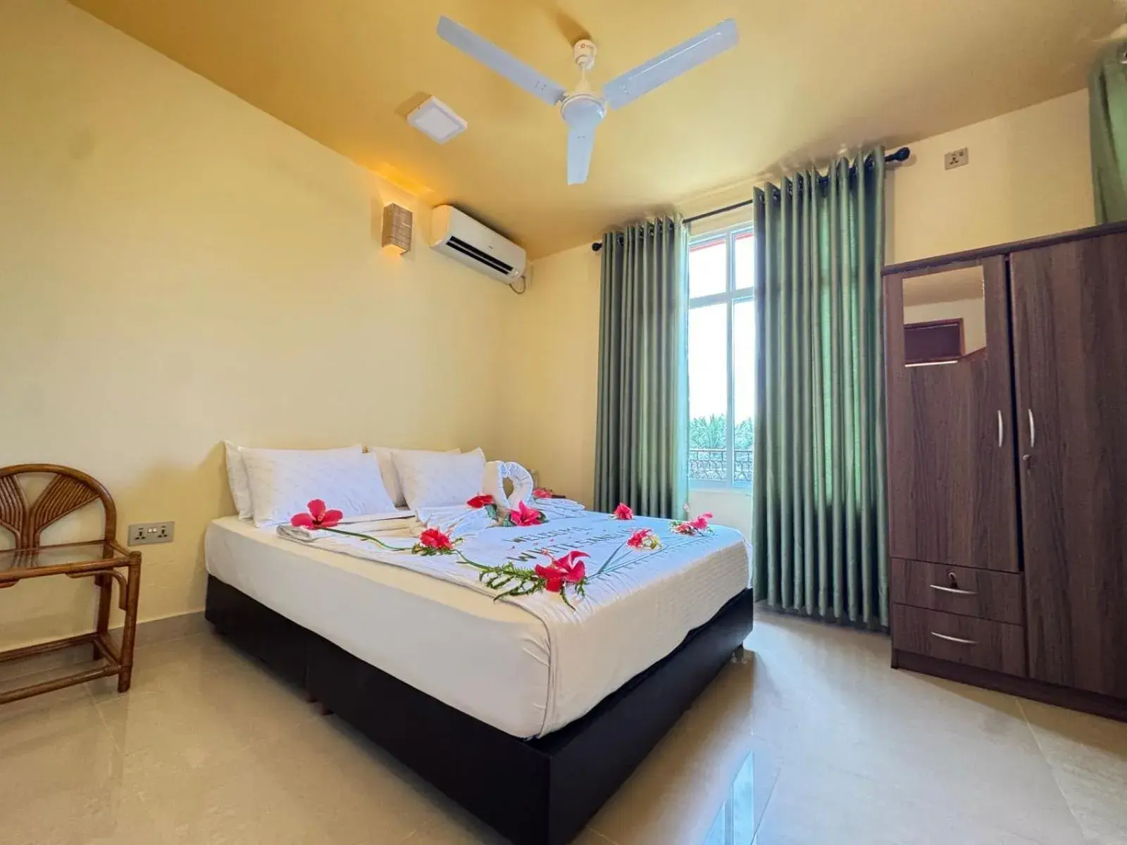 Bedroom, Bed in White Sand Inn Bedroom, Bed in White Sand Inn