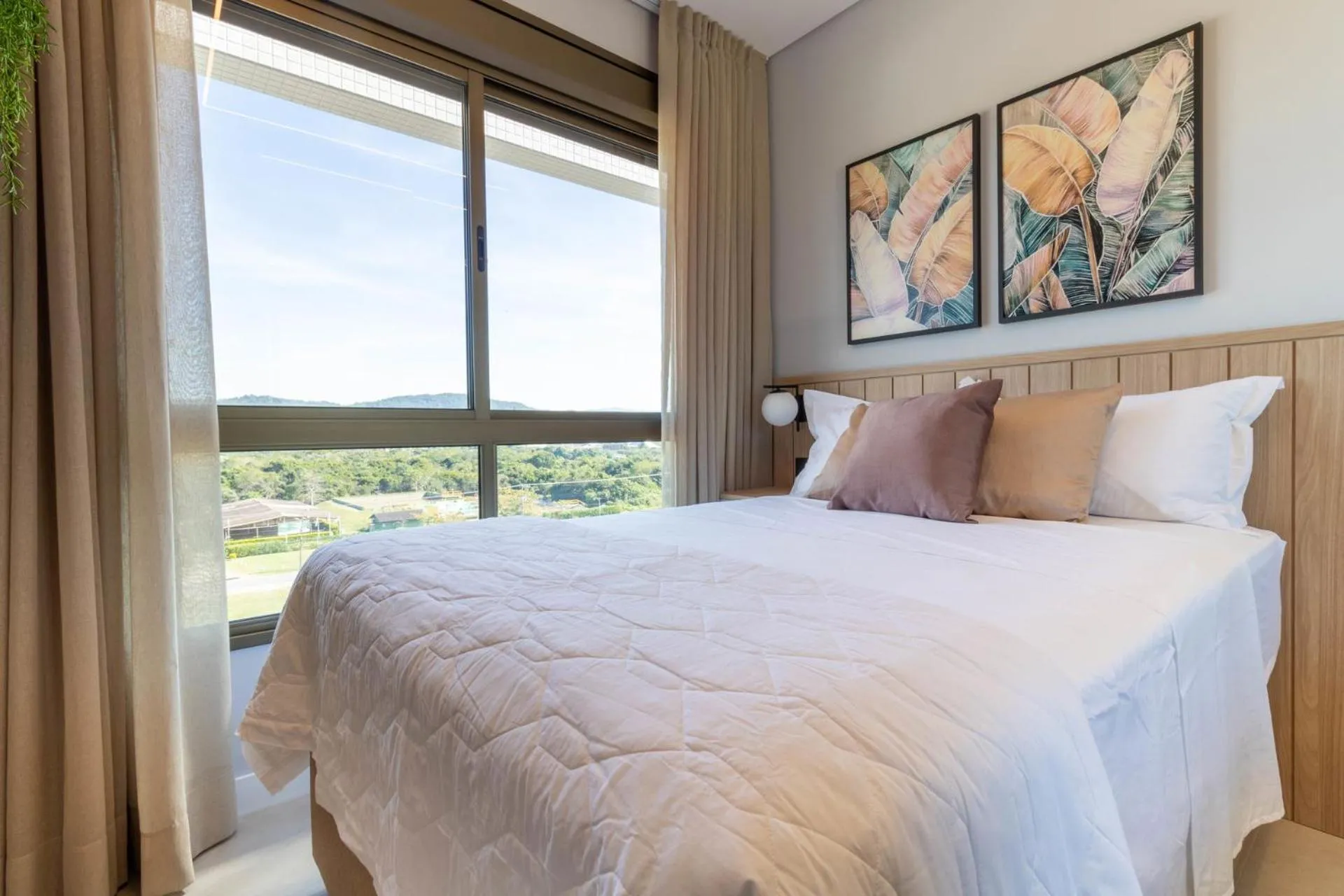 Bed in Icon Home Design: Elegância em Jurerê WK3088