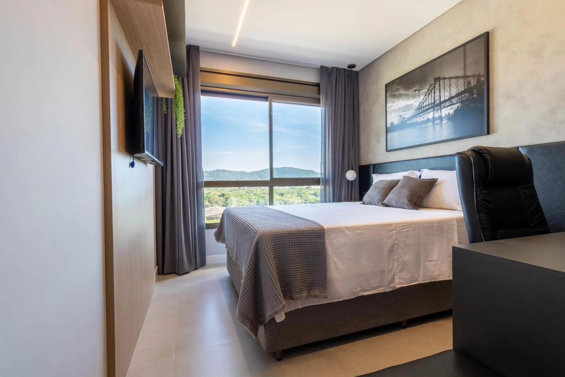 Bed in Icon Home Design: Elegância em Jurerê WK3088