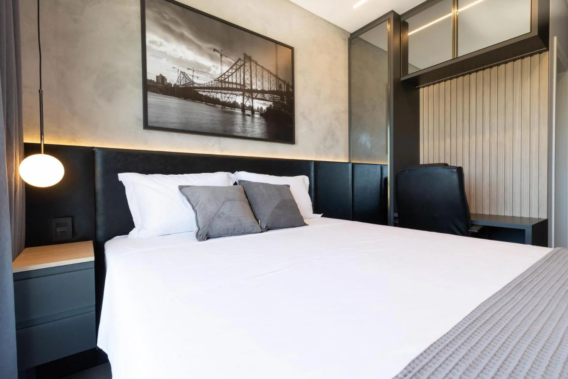 Bed in Icon Home Design: Elegância em Jurerê WK3088