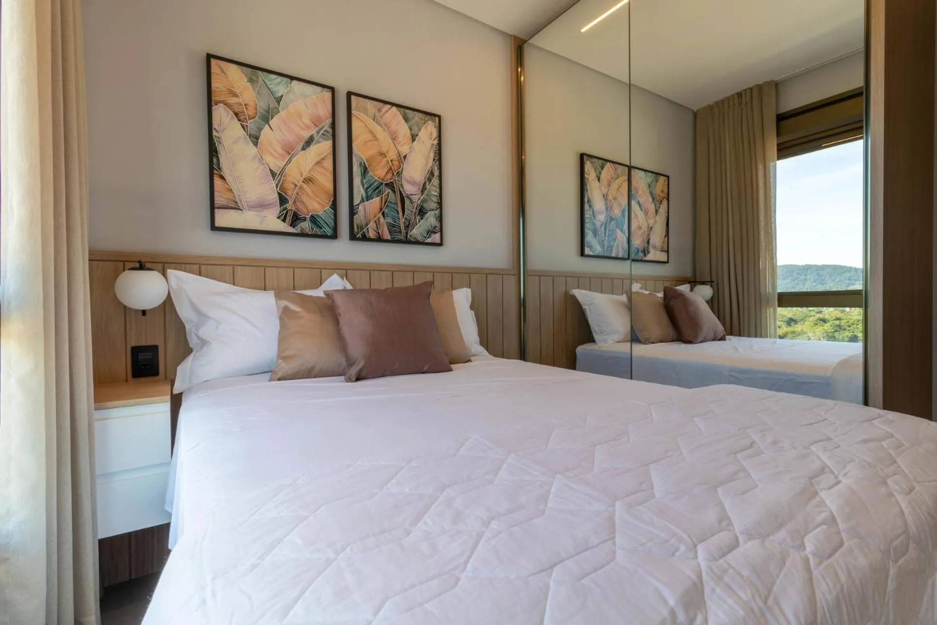 Bed in Icon Home Design: Elegância em Jurerê WK3088