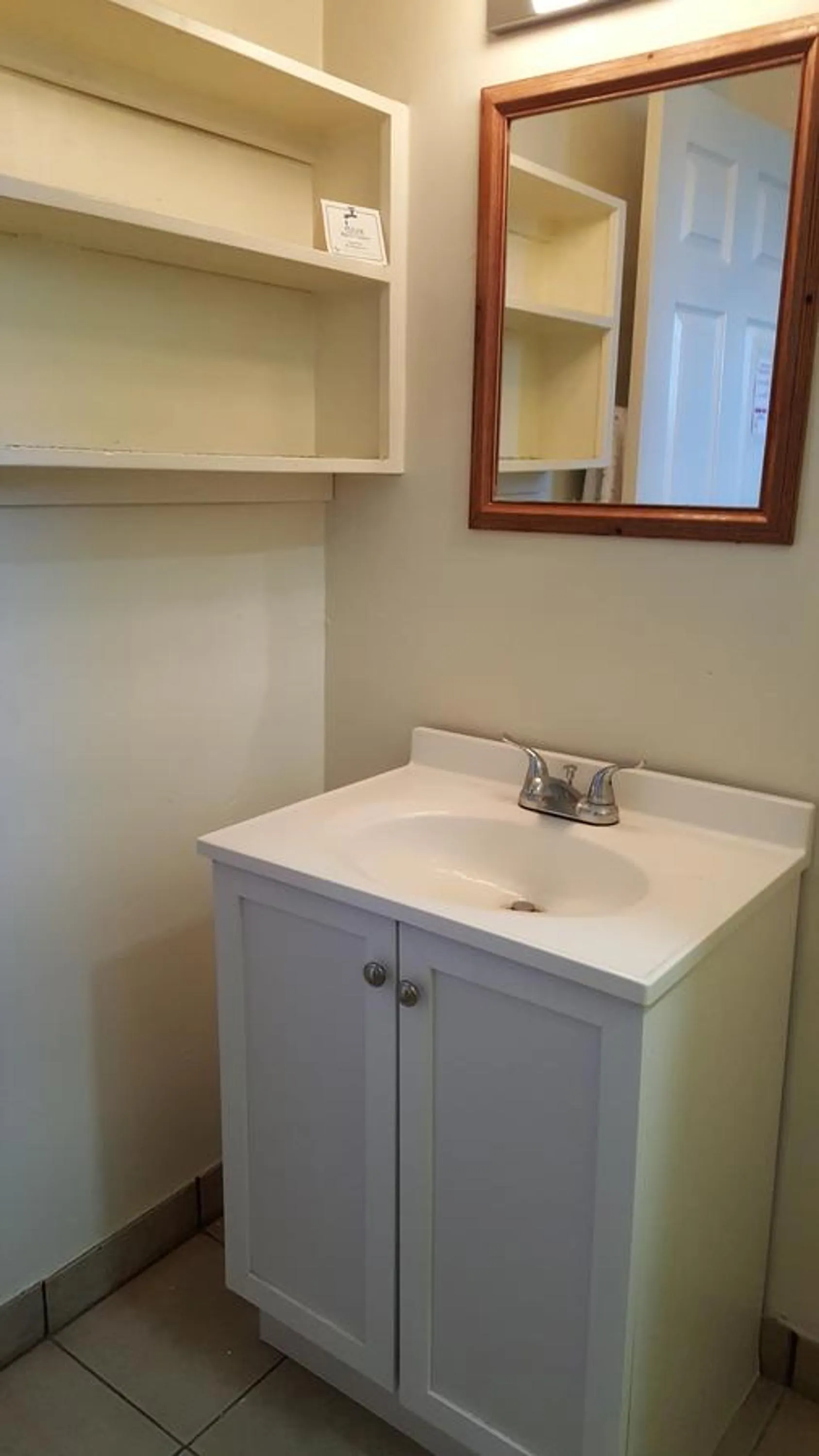 Bathroom in Pacific Motel