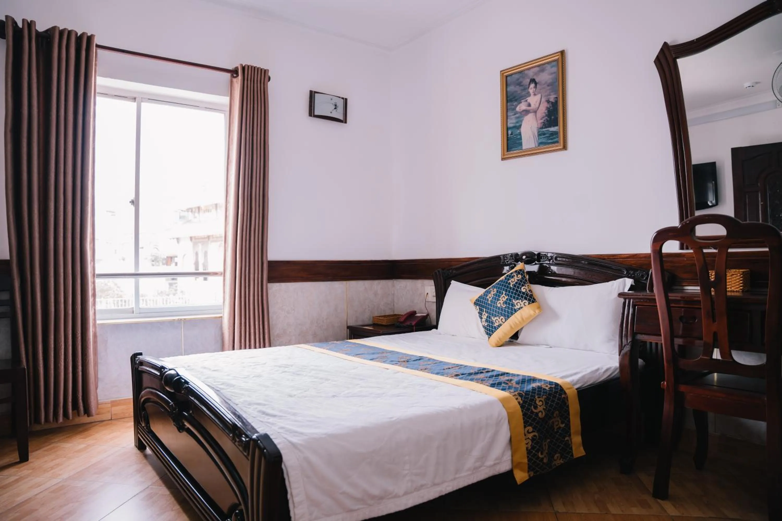 Bedroom, Bed in HUNG HUONG HOTEL