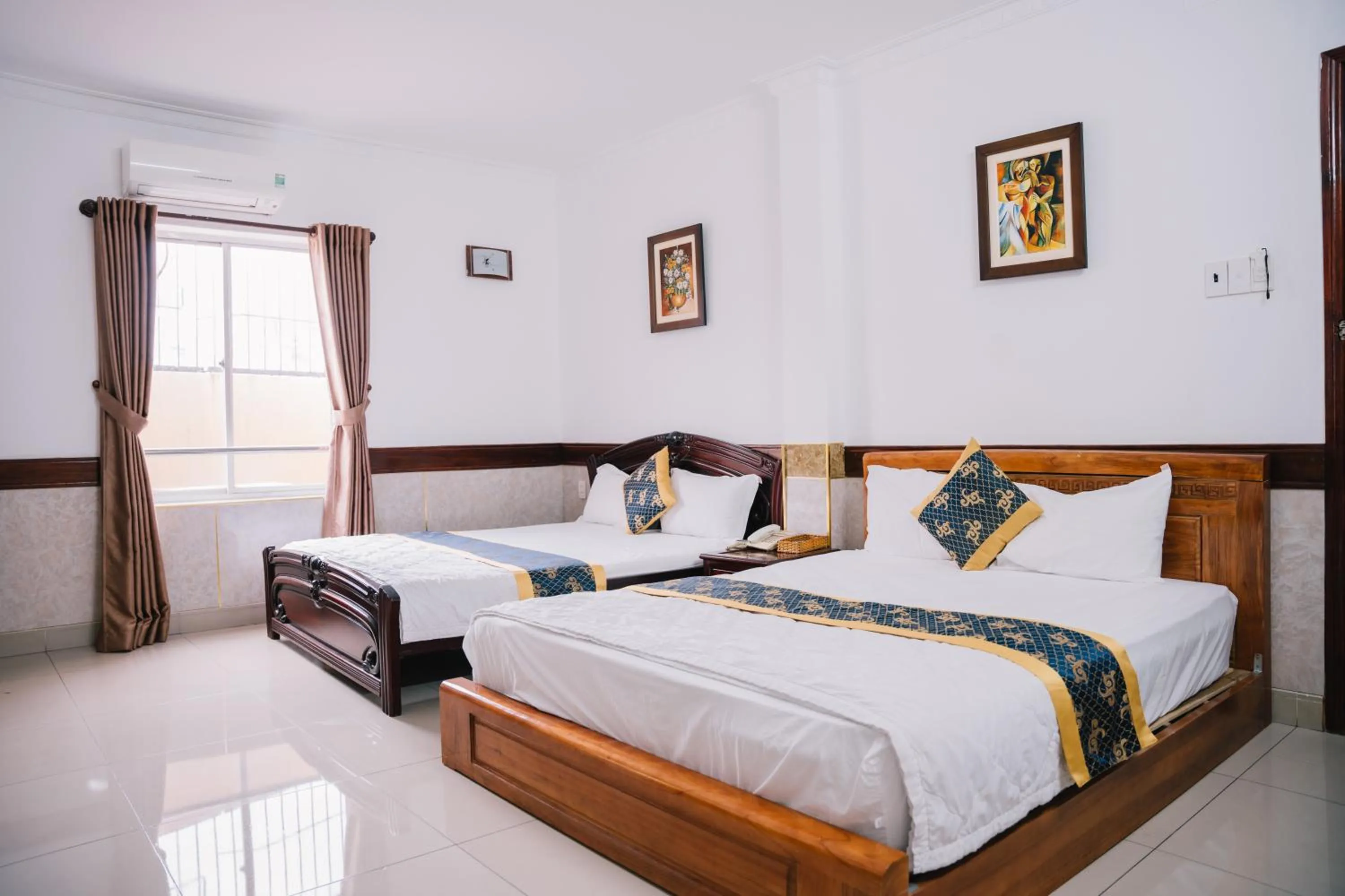 Bedroom, Bed in HUNG HUONG HOTEL