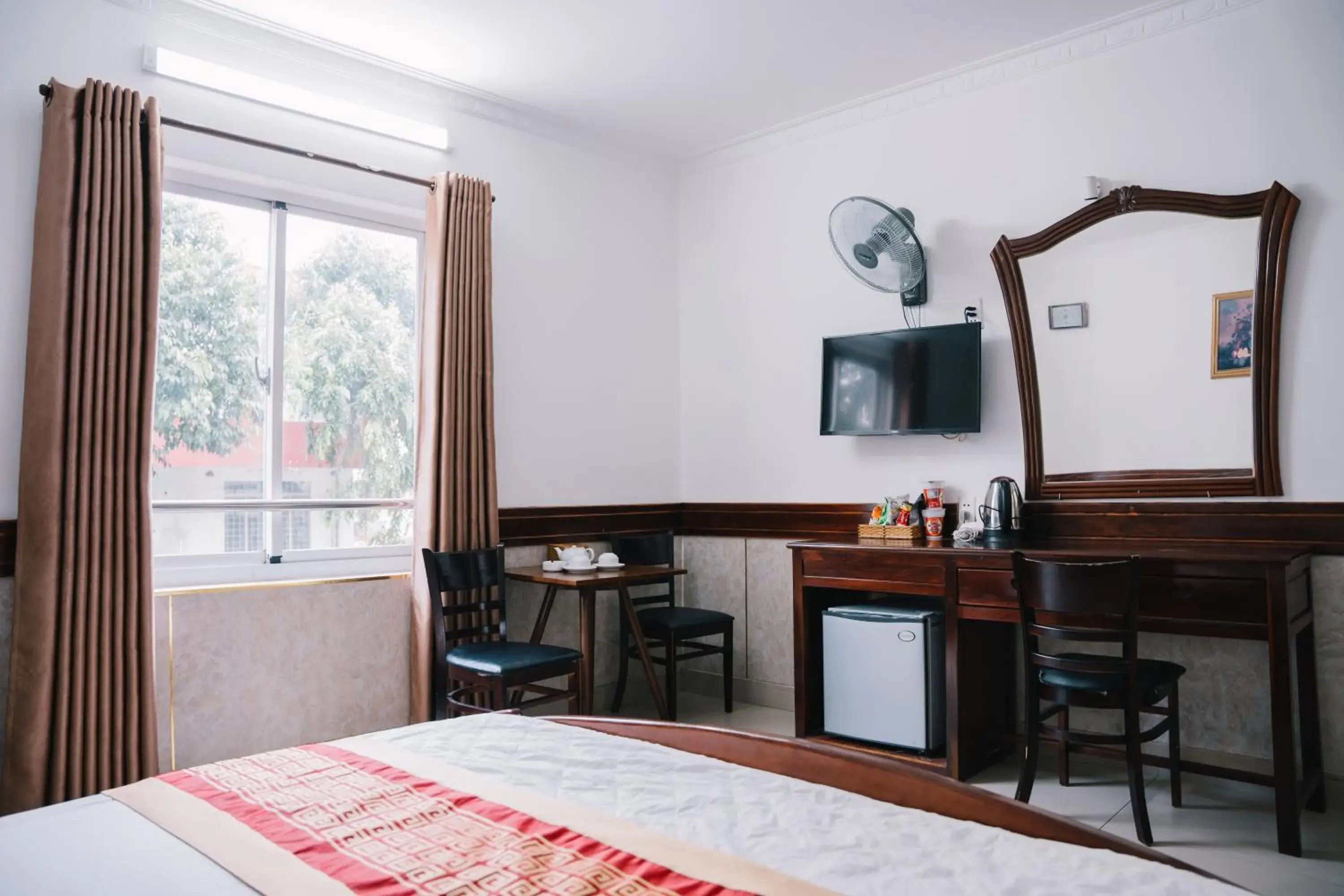 hair dresser, Bed in HUNG HUONG HOTEL hair dresser, Bed in HUNG HUONG HOTEL