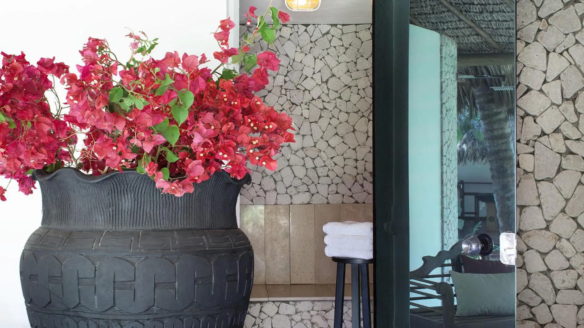 Decorative detail in Essenza Hotel