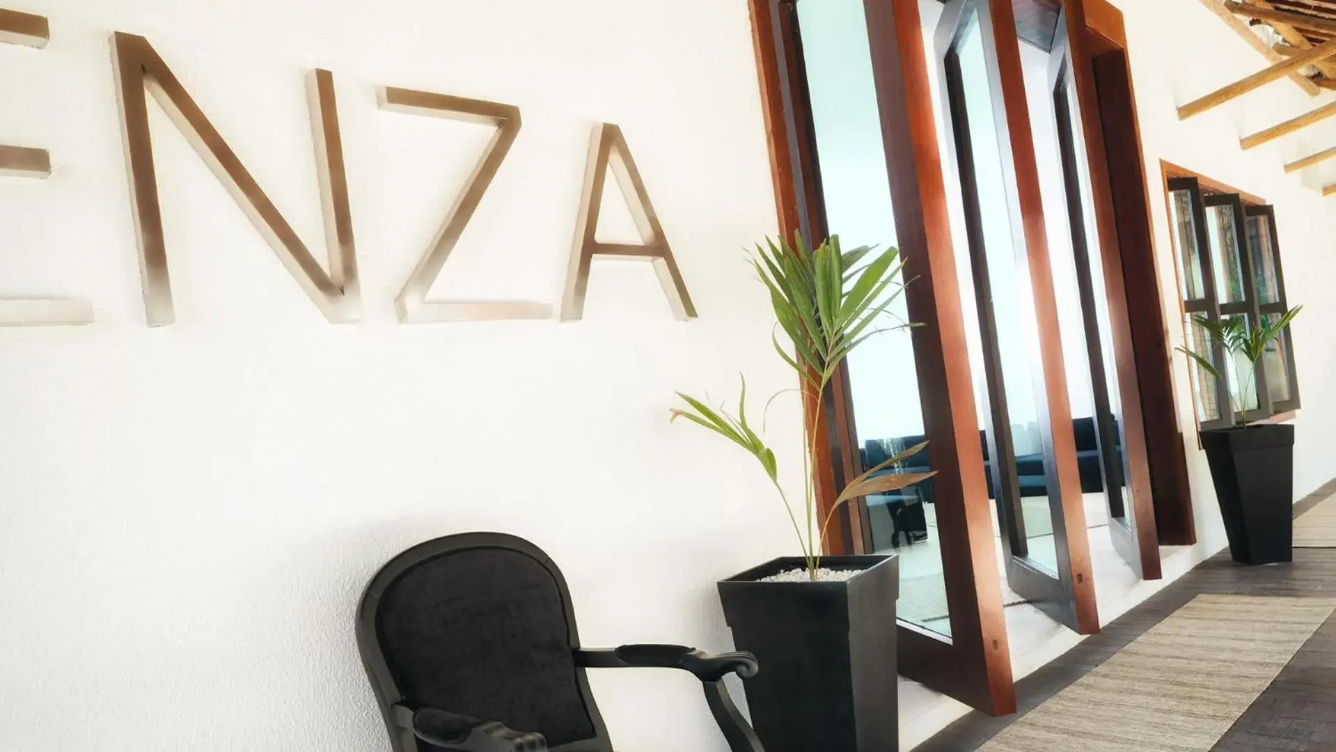 Facade/entrance in Essenza Hotel Facade/entrance in Essenza Hotel