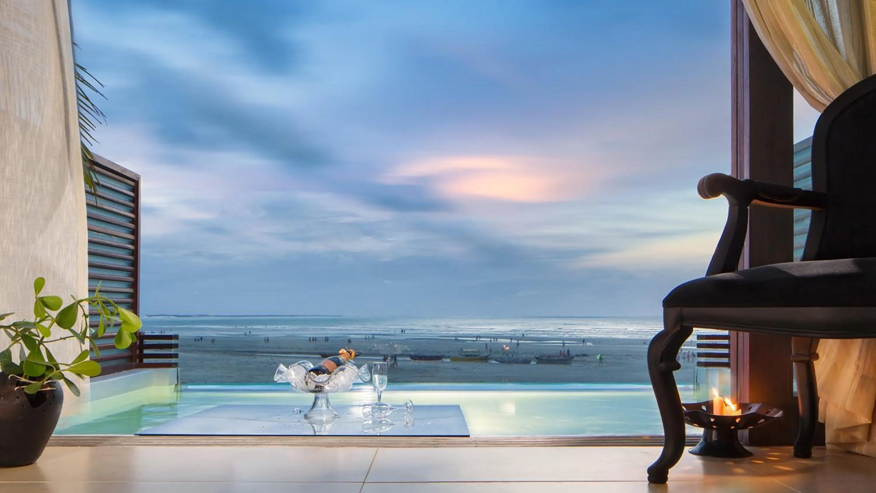 Swimming pool in Essenza Hotel