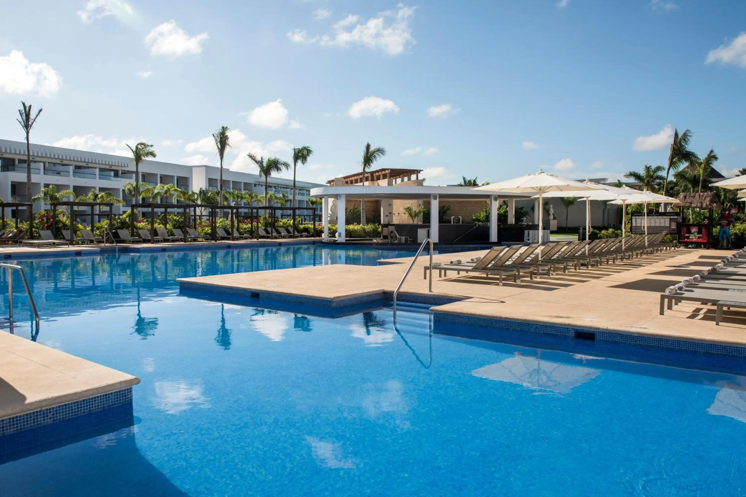 Swimming pool in Platinum Yucatan Princess Adults Only - All Inclusive