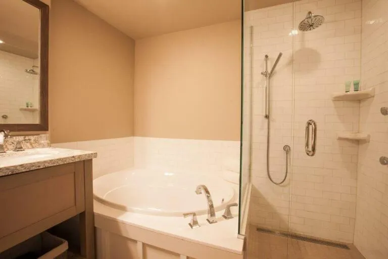 Shower in The Ocean Lodge