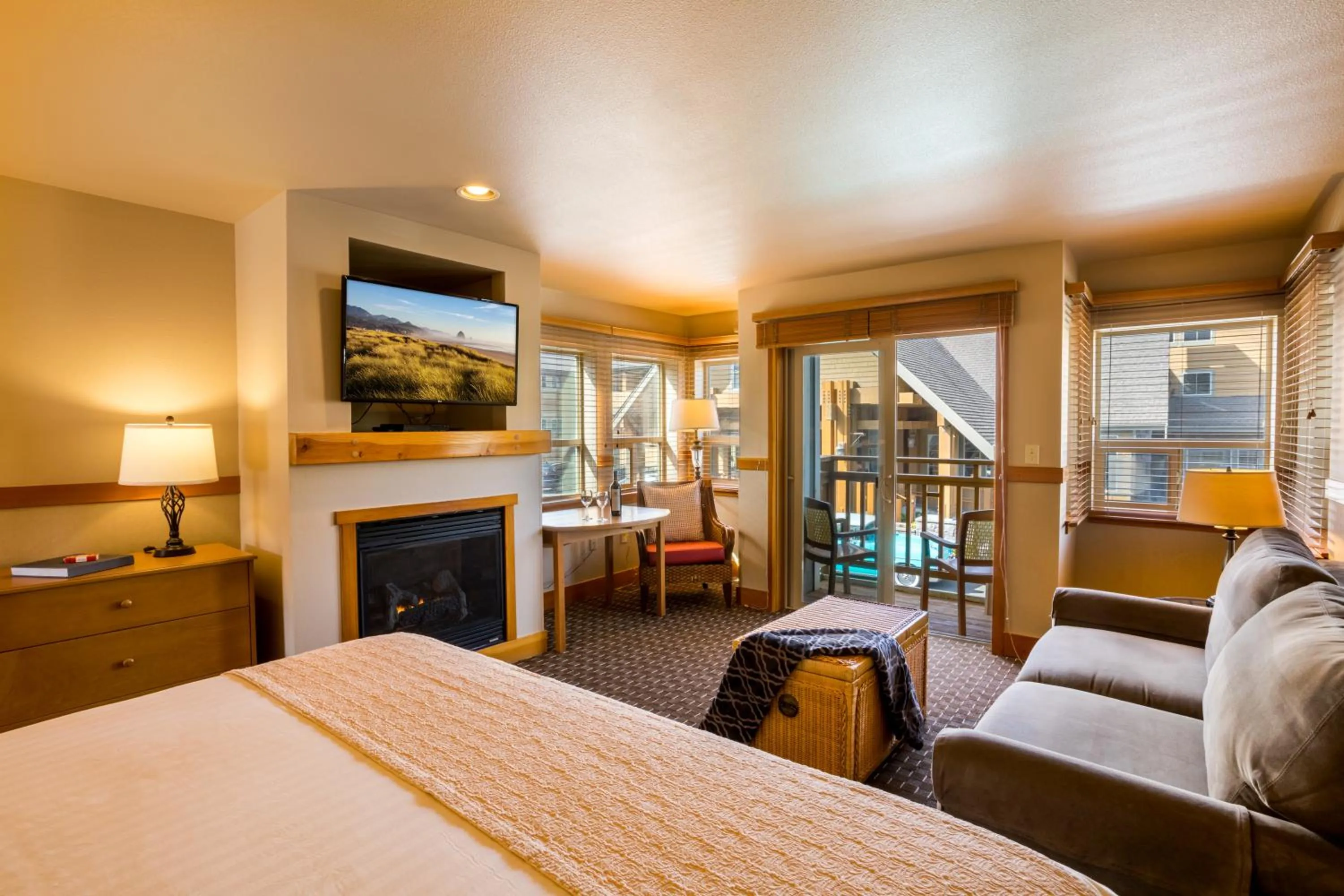 Photo of the whole room, Bed in The Ocean Lodge