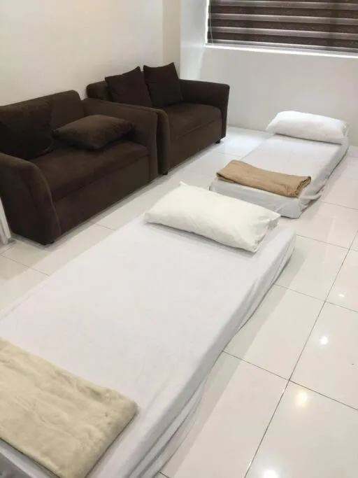 Bed in Renovated 2br 2tb Wifi/Netflix very near Mall QC