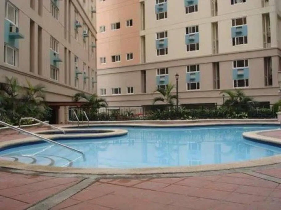 Swimming pool in Renovated 2br 2tb Wifi/Netflix very near Mall QC