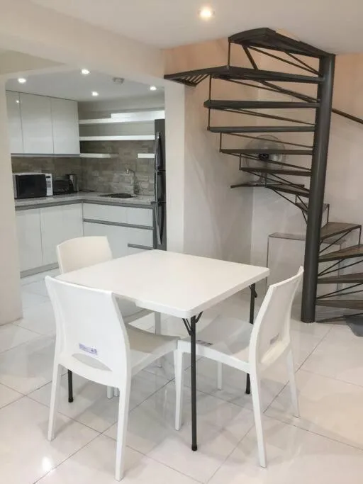 Renovated 2br 2tb Wifi/Netflix very near Mall QC