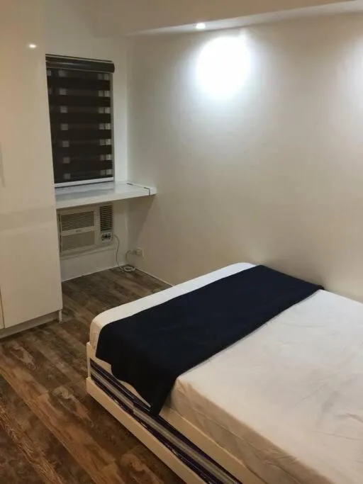 Bed in Renovated 2br 2tb Wifi/Netflix very near Mall QC