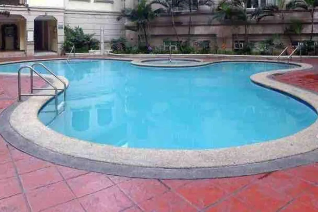 Swimming pool in Renovated 2br 2tb Wifi/Netflix very near Mall QC
