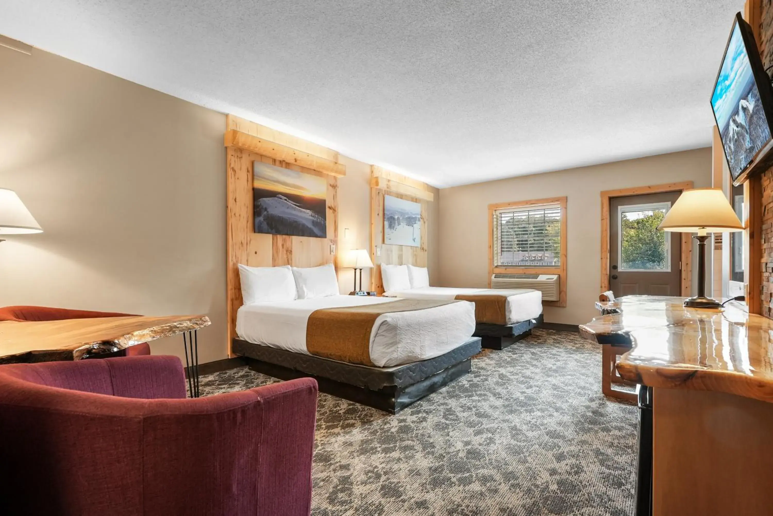 Double Room with Balcony in Caberfae Peaks Ski & Golf Resort Double Room with Balcony in Caberfae Peaks Ski & Golf Resort