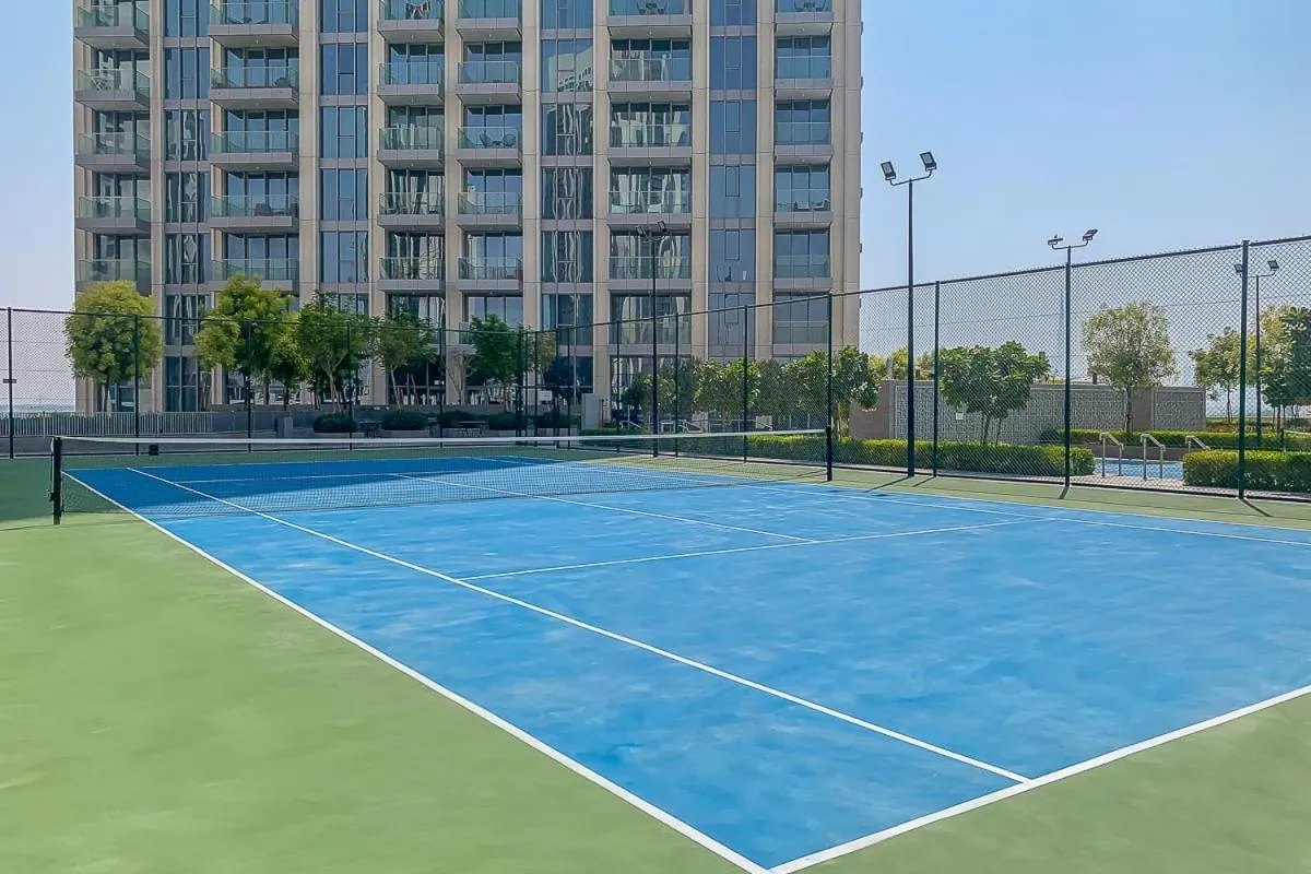 Tennis court in Frank Porter - The Grand