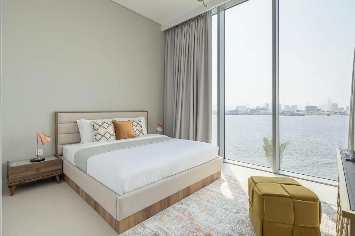 Bed in Frank Porter - The Grand