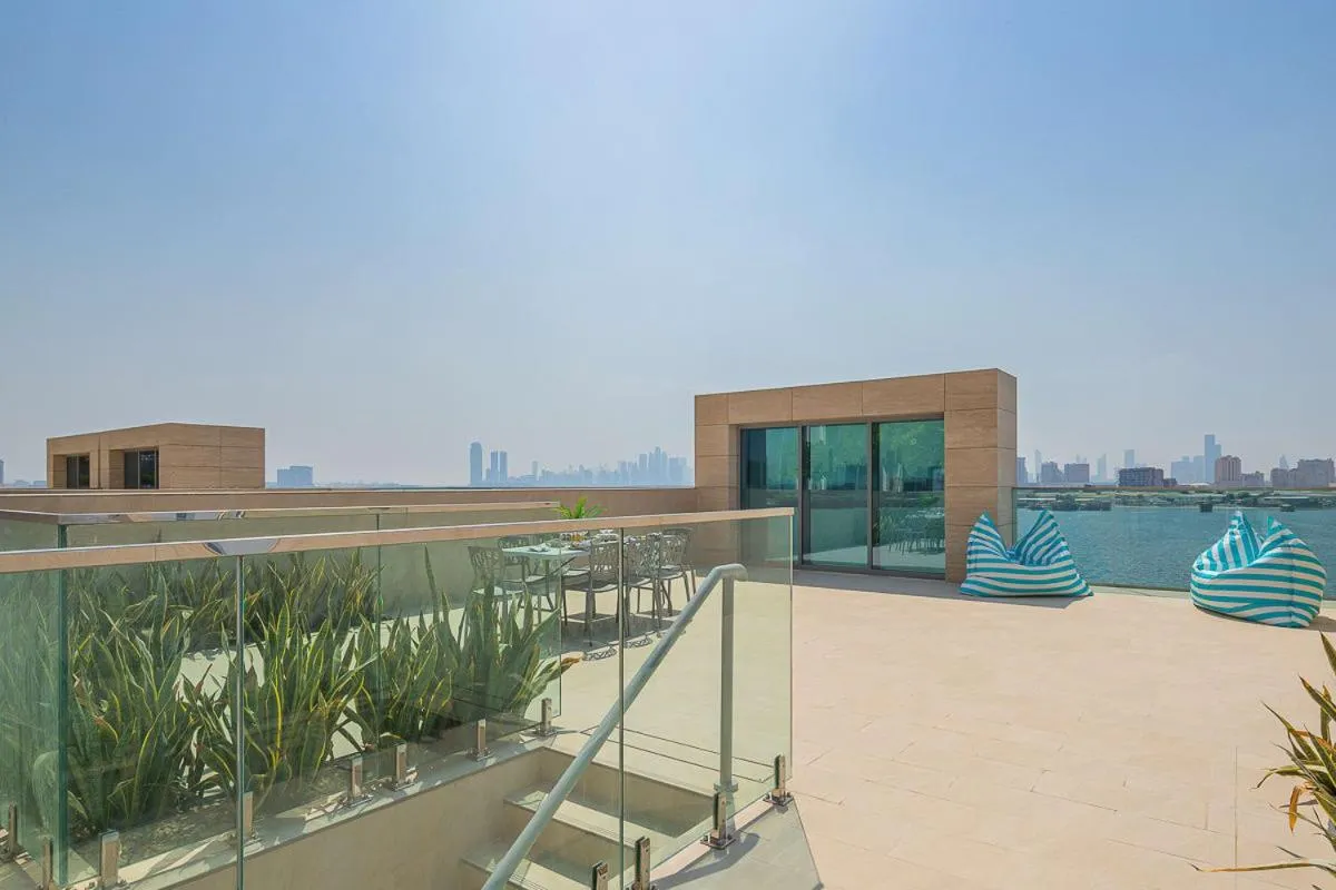 Balcony/Terrace in Frank Porter - The Grand