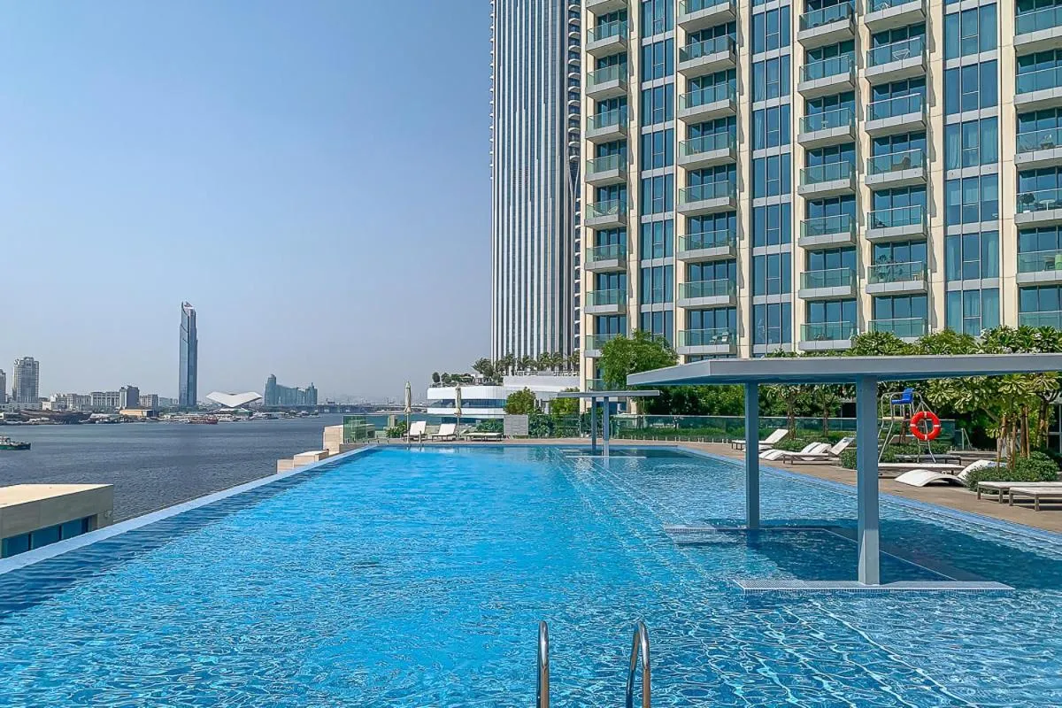 Swimming pool in Frank Porter - The Grand