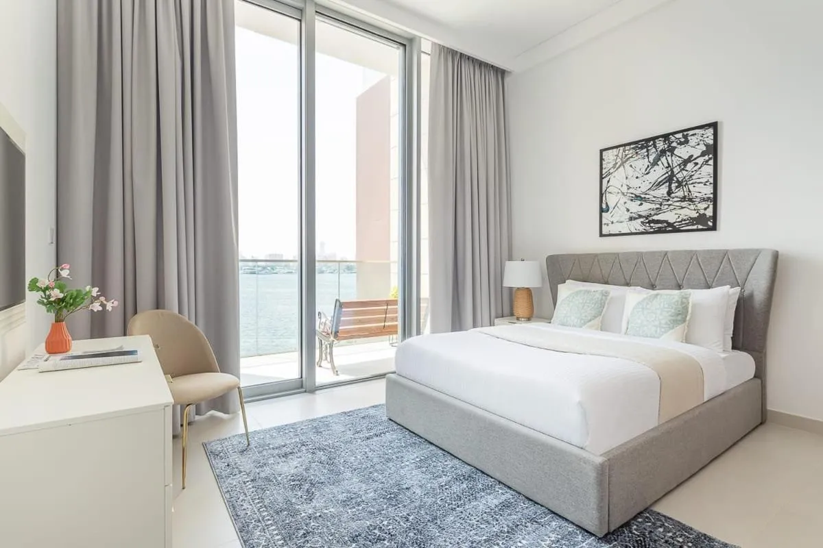 Bed in Frank Porter - The Grand