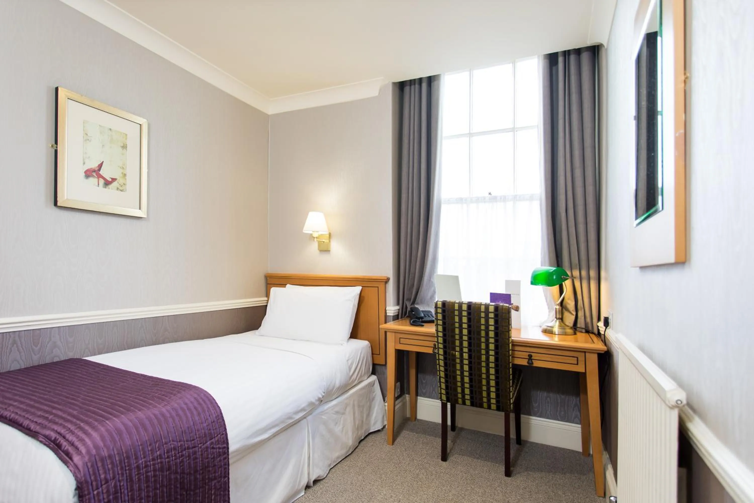 Bedroom, Bed in The Clarendon Hotel