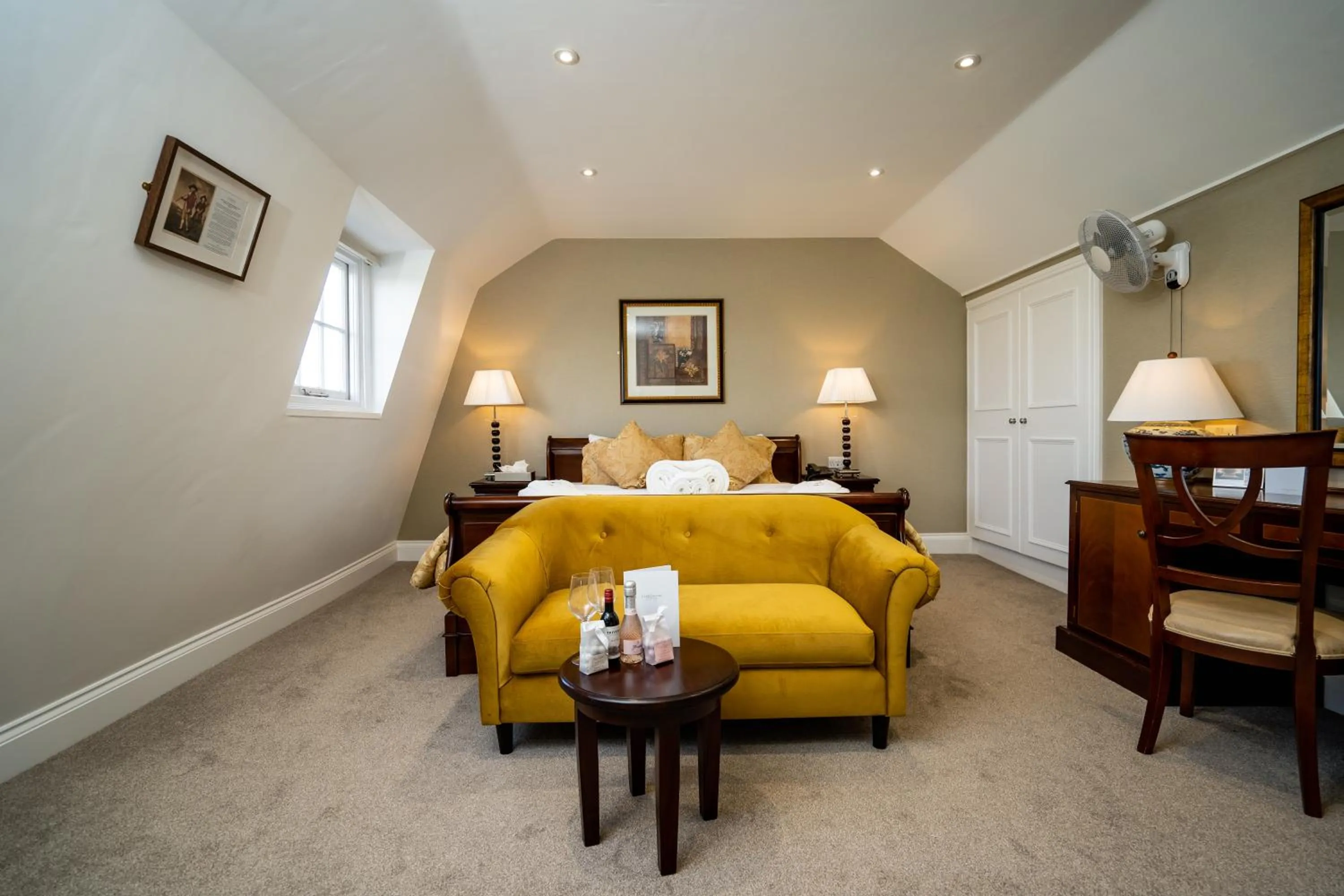 Bedroom, Bed in The Clarendon Hotel