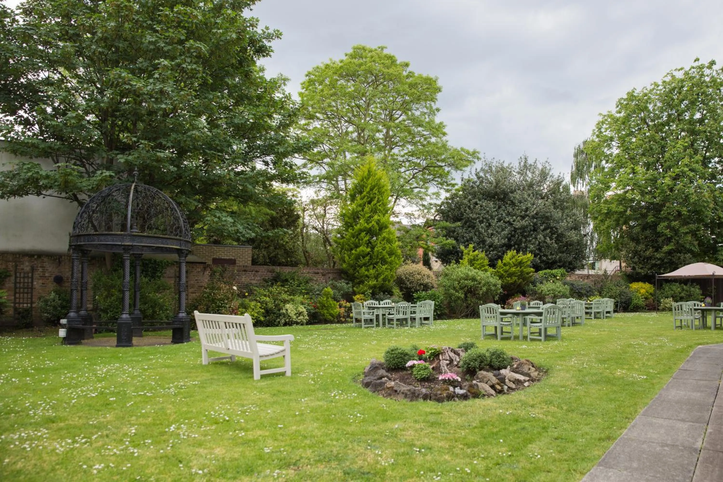 Garden in The Clarendon Hotel