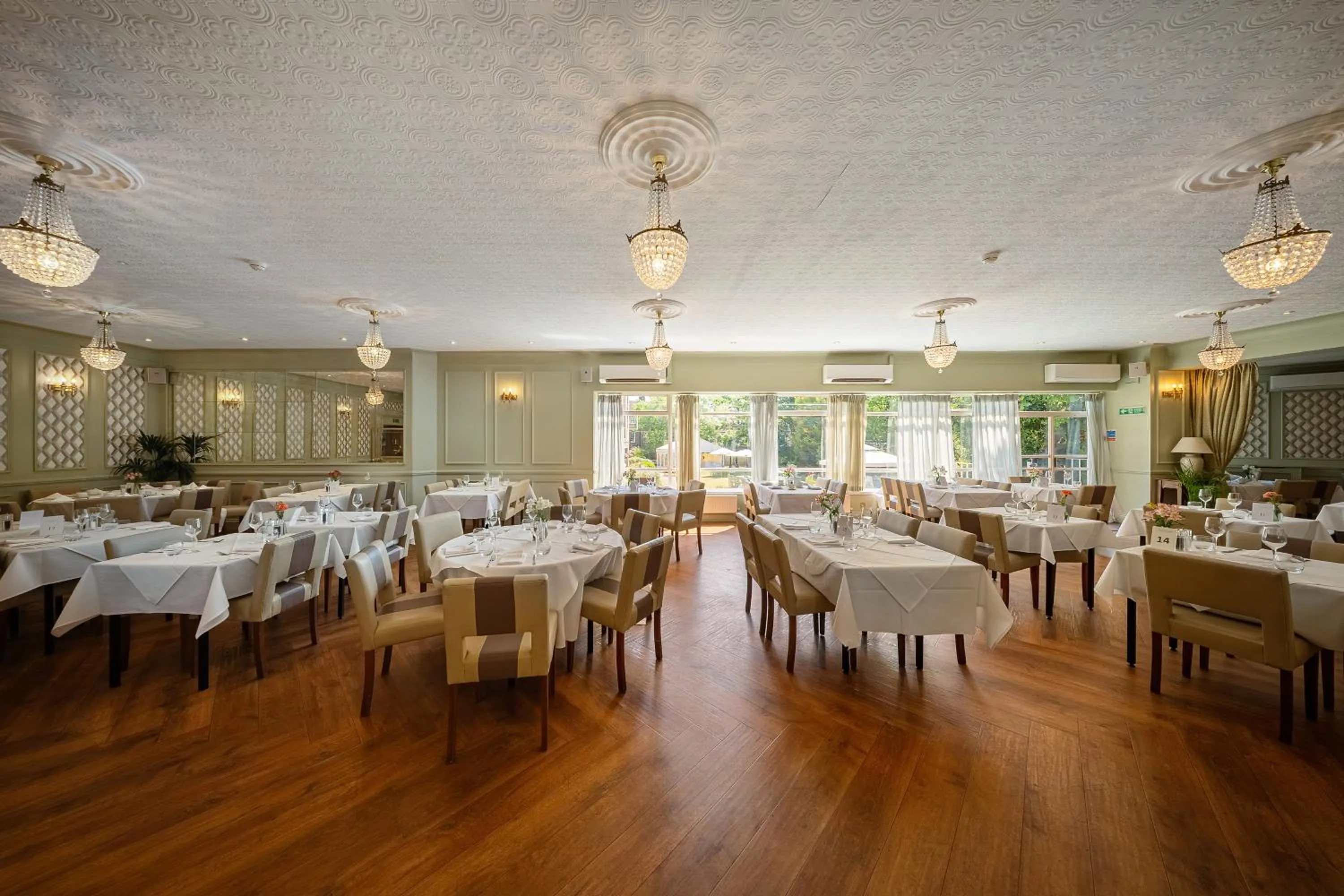 Restaurant/places to eat in The Clarendon Hotel